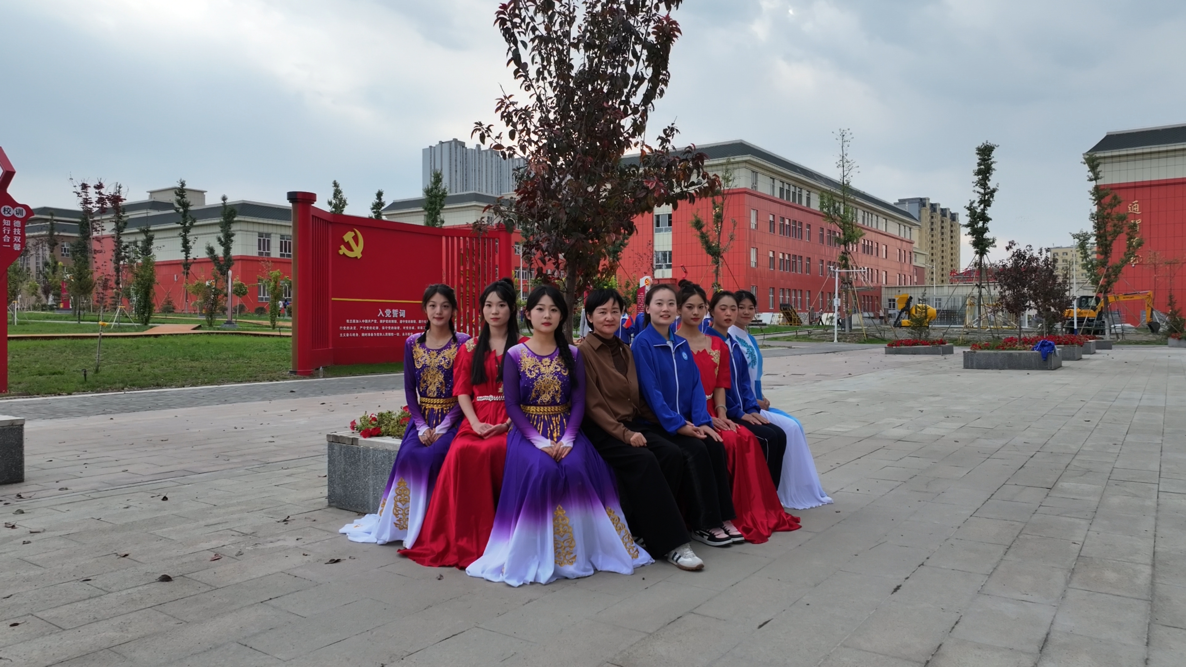 用歌声深情“告白”——石职3000名师生快闪唱响《我和我的祖国》