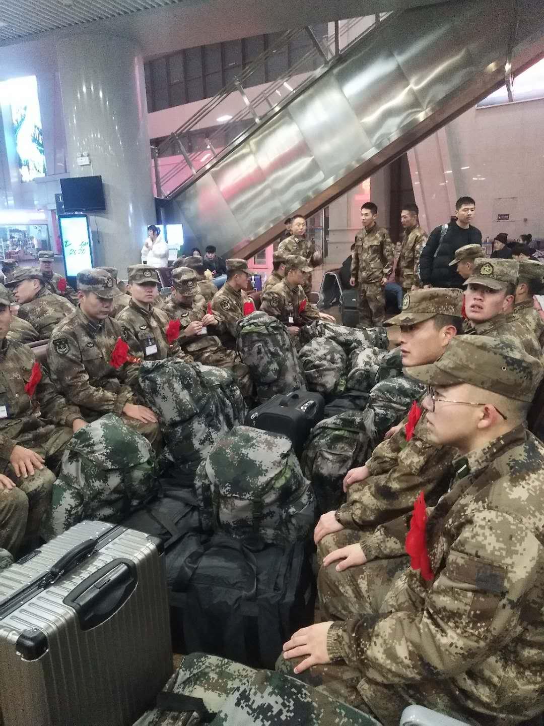 Beat365中文官方网站首届定向培养士官生光荣入伍