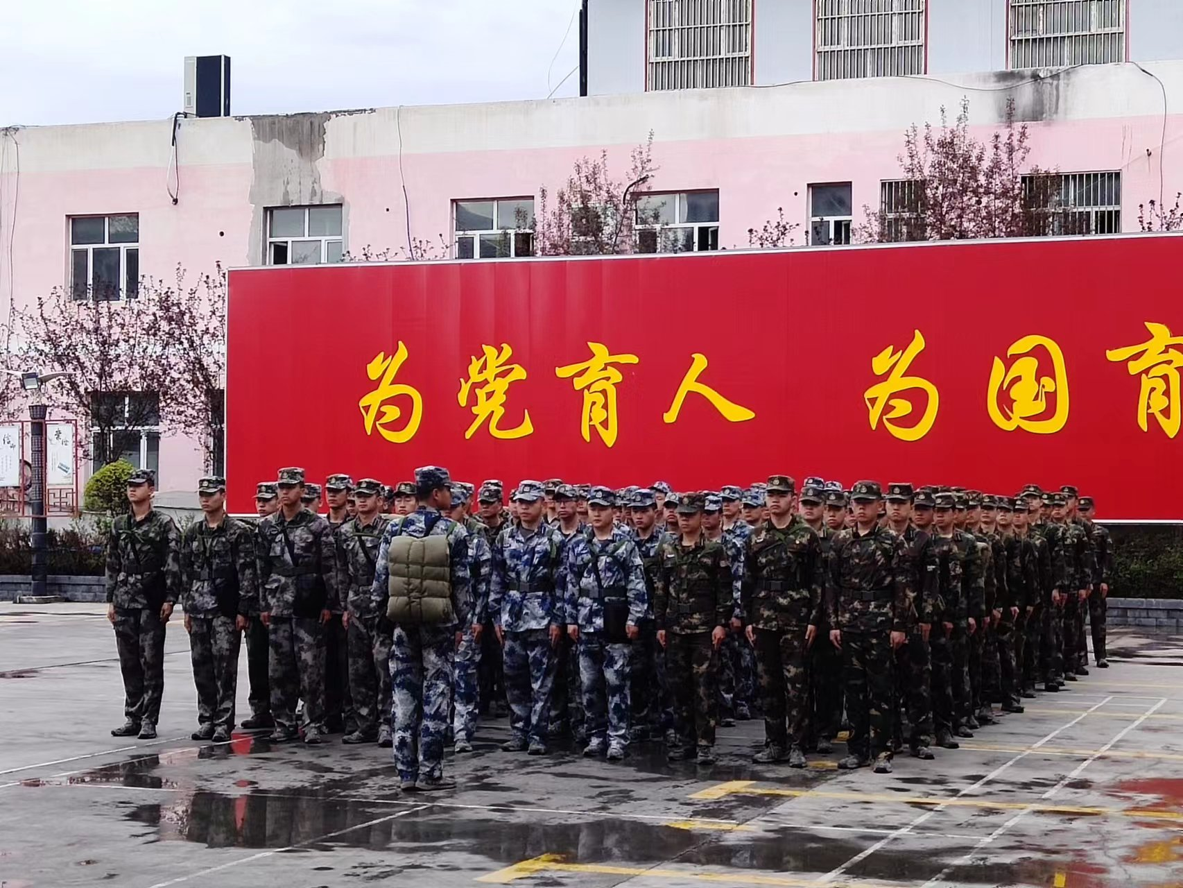 军士学院每月组织“战备日”训练