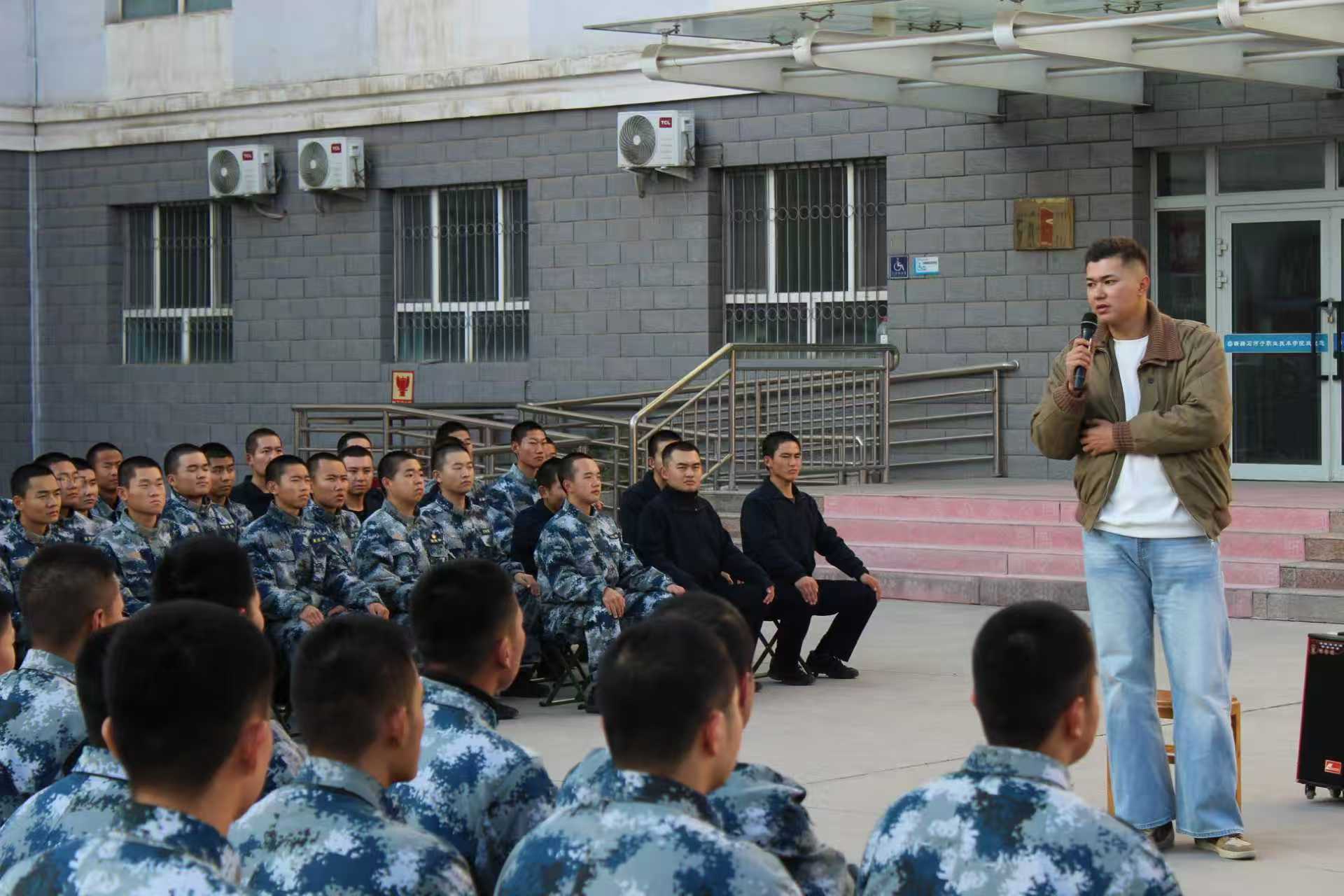 戎光返母校 薪火传初心——Beat365中文官方网站优秀毕业生返校分享军旅成长