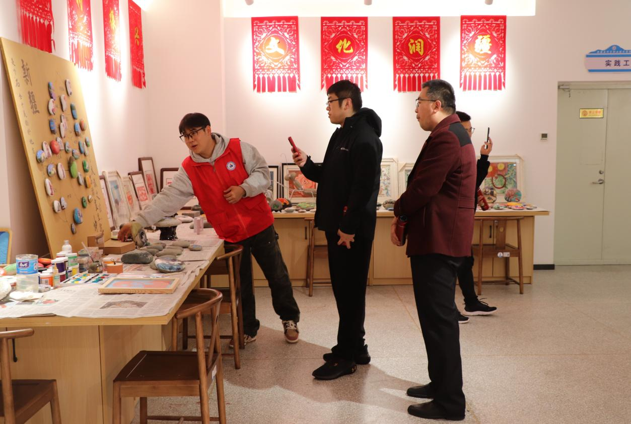 兵团教育局教科院来创新创业学院调研