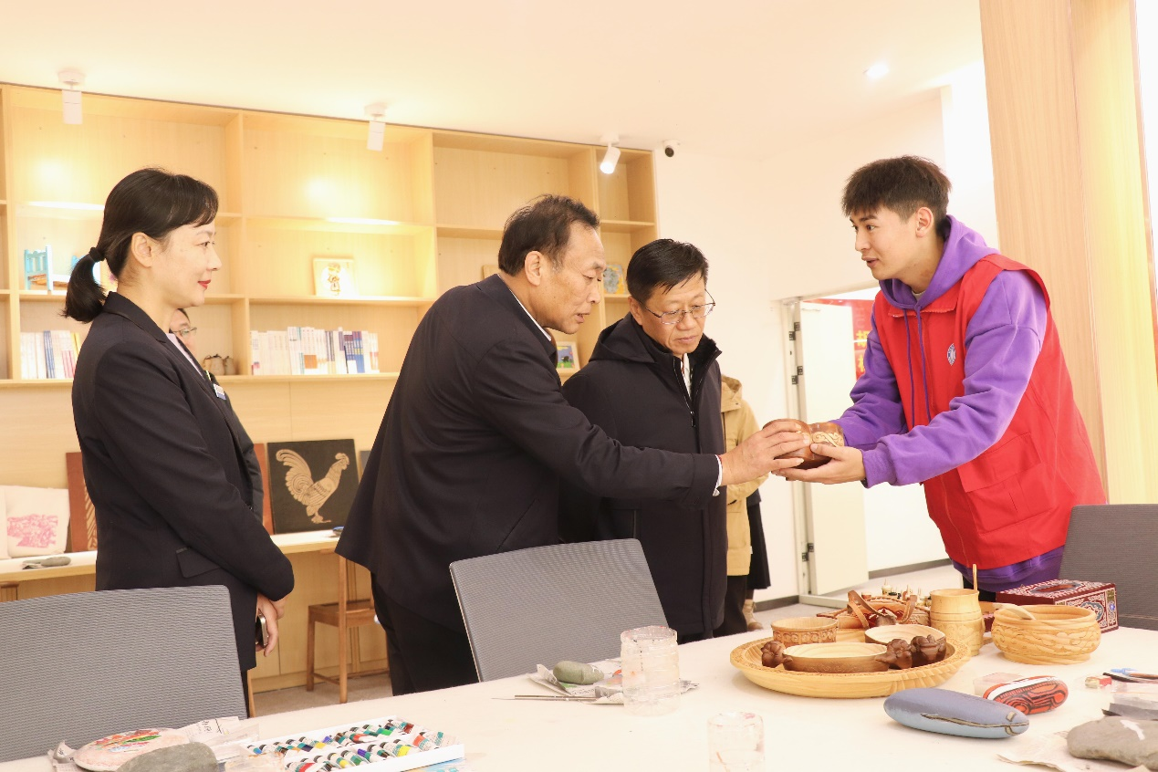 兵团总工会主席李江一行莅临学院调研座谈