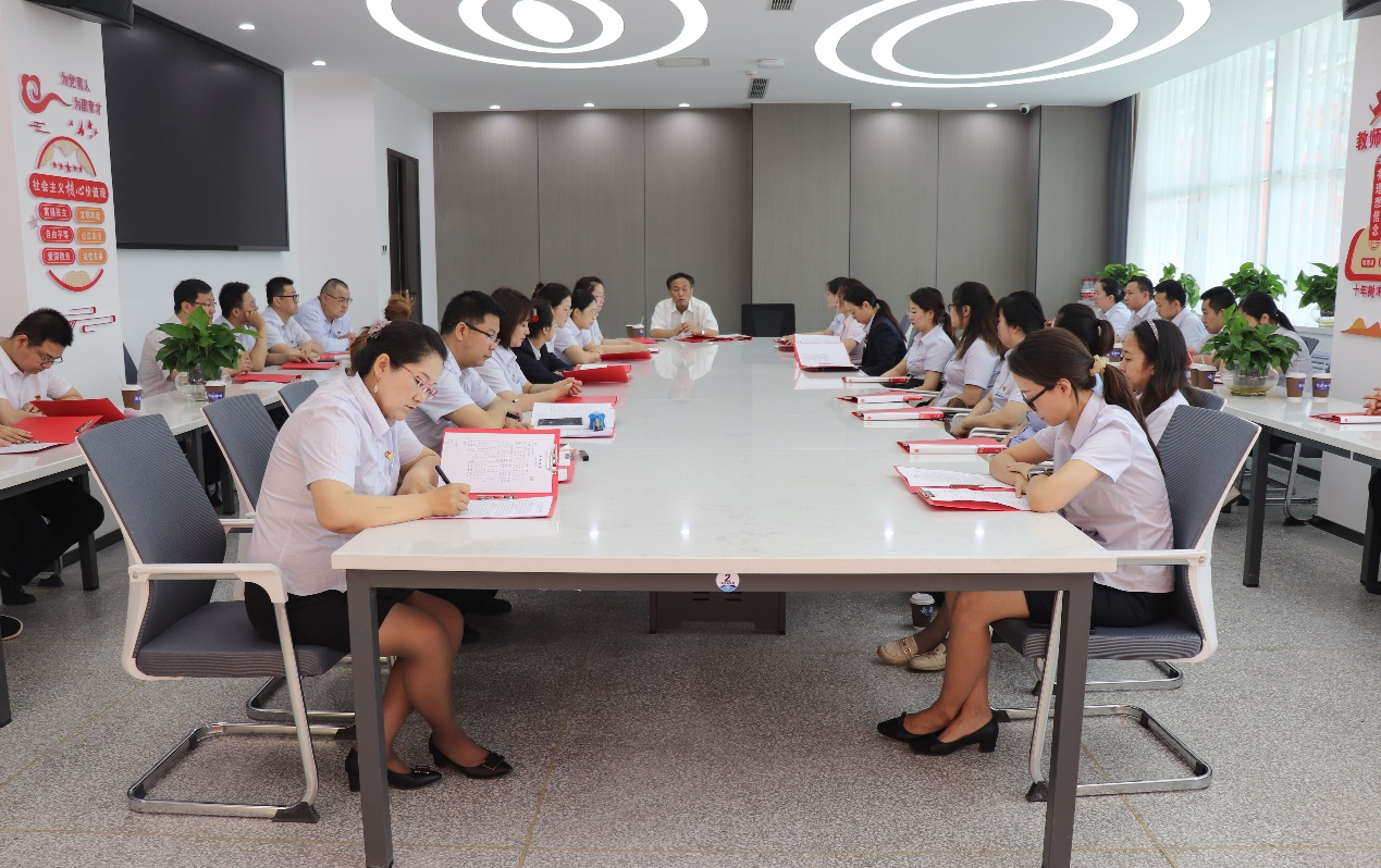 Beat365中文官方网站机关直属支部开展“迎七一 颂党恩 跟党走——党旗映天山”主题党日活动