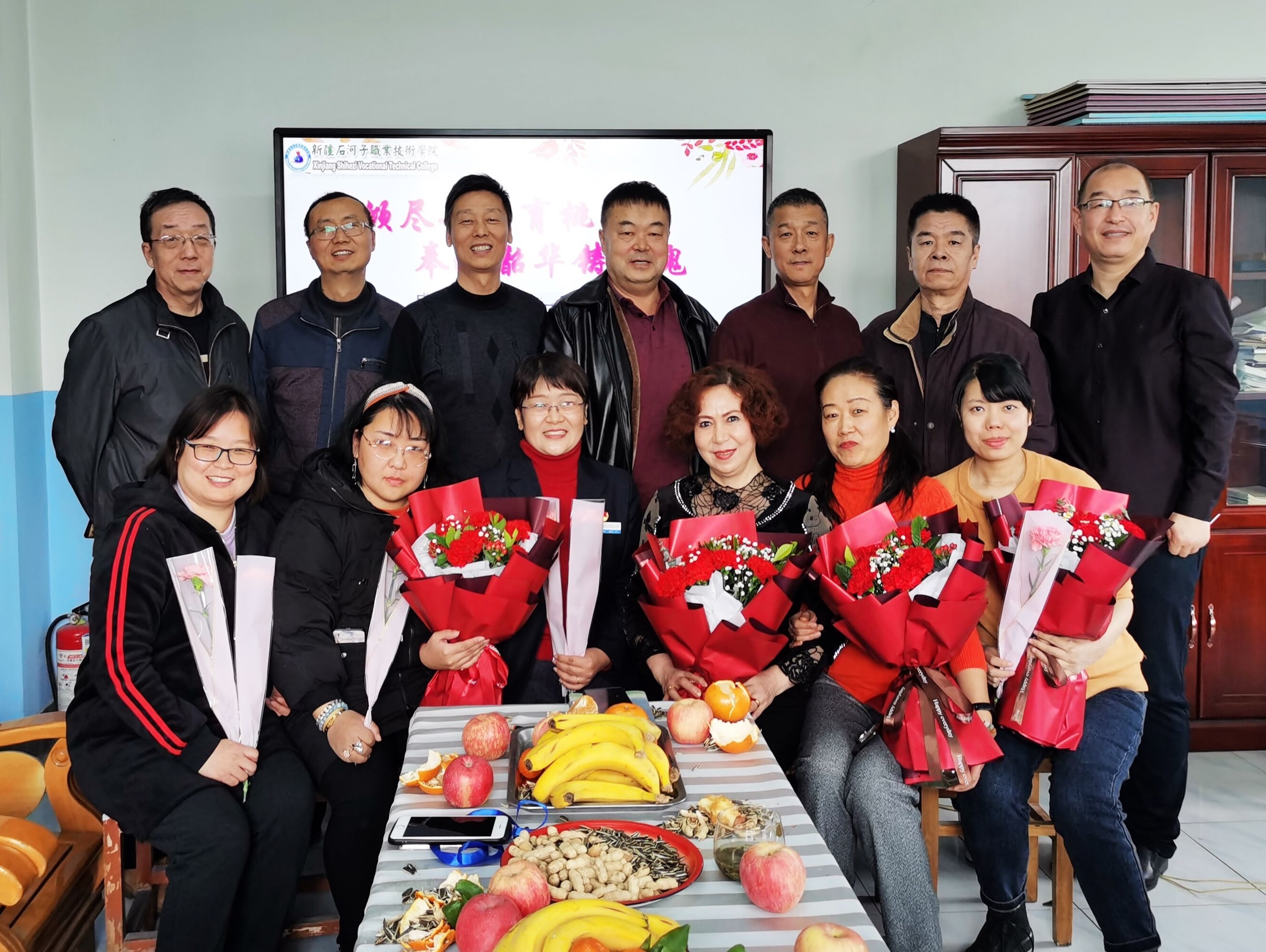 倾尽丹心育桃李 奉献韶华铸师魂——Beat365中文官方网站 成人与继续教育分院举办欢送2022年退休教师座谈会