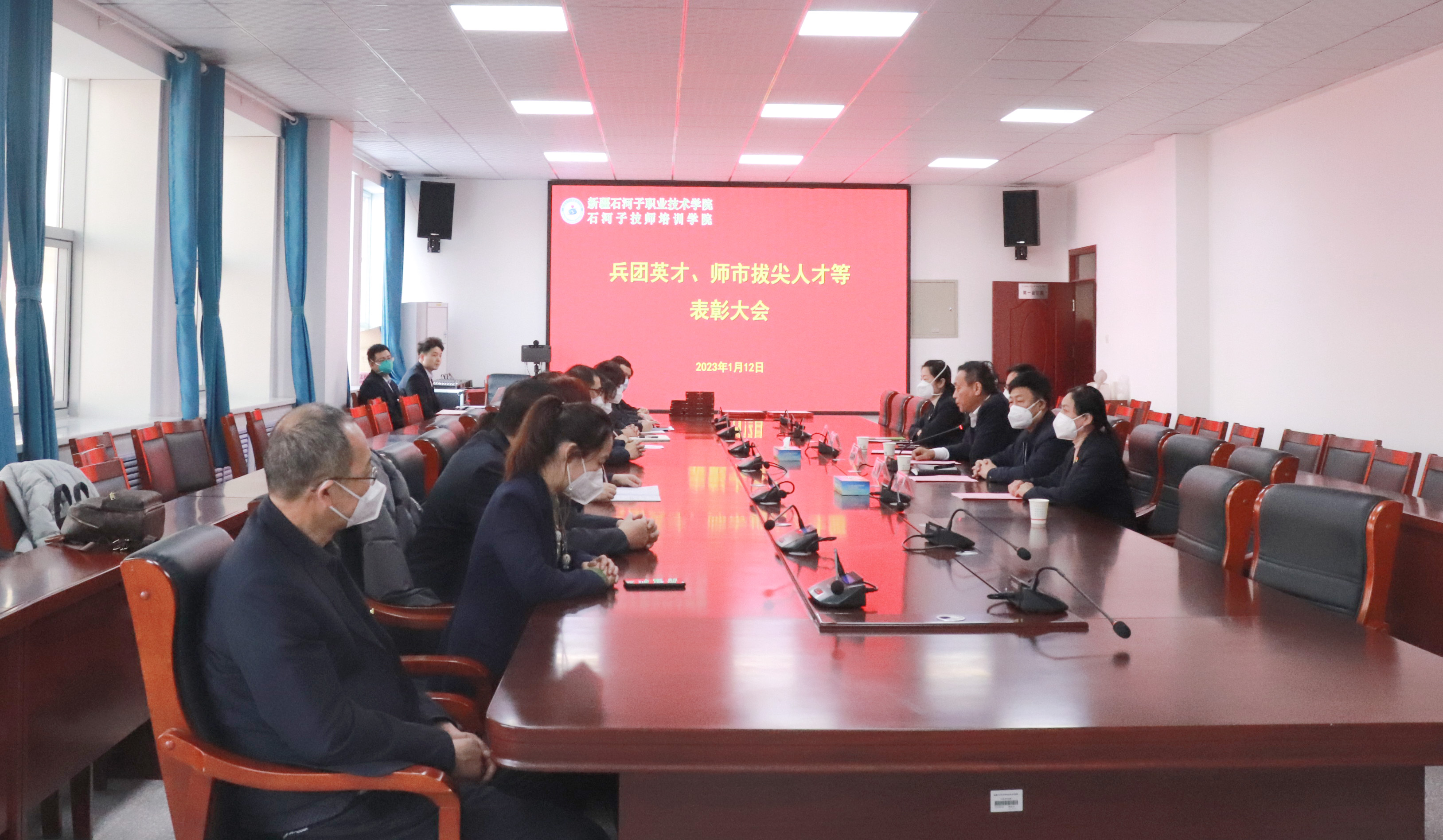 Beat365中文官方网站春节前夕慰问专家人才