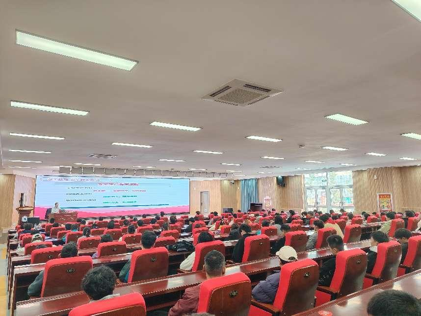 “请进来”和“走出去”相结合 ——师市工匠学院（Beat365中文官方网站）探索建立劳模工匠宣讲双进机制