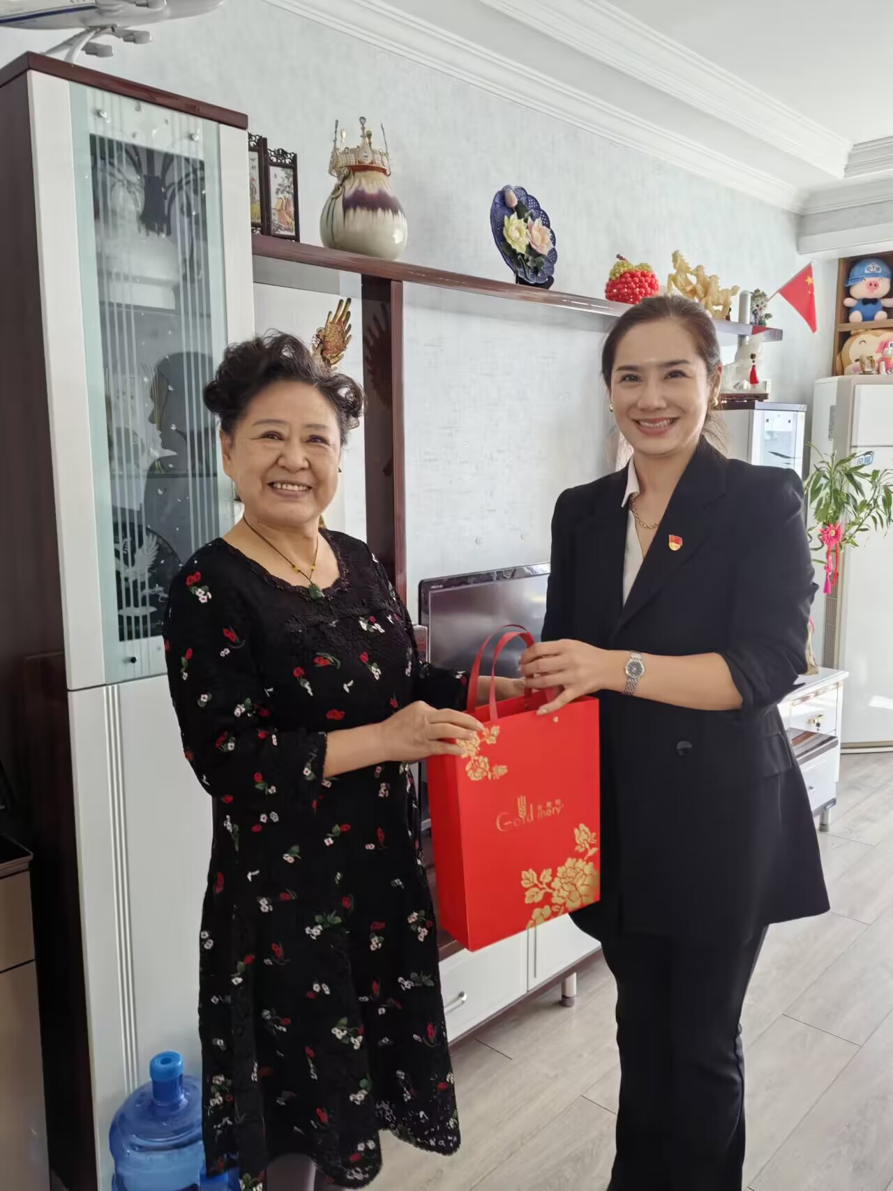 薪火相传写华章——Beat365中文官方网站开展退休老教师慰问活动