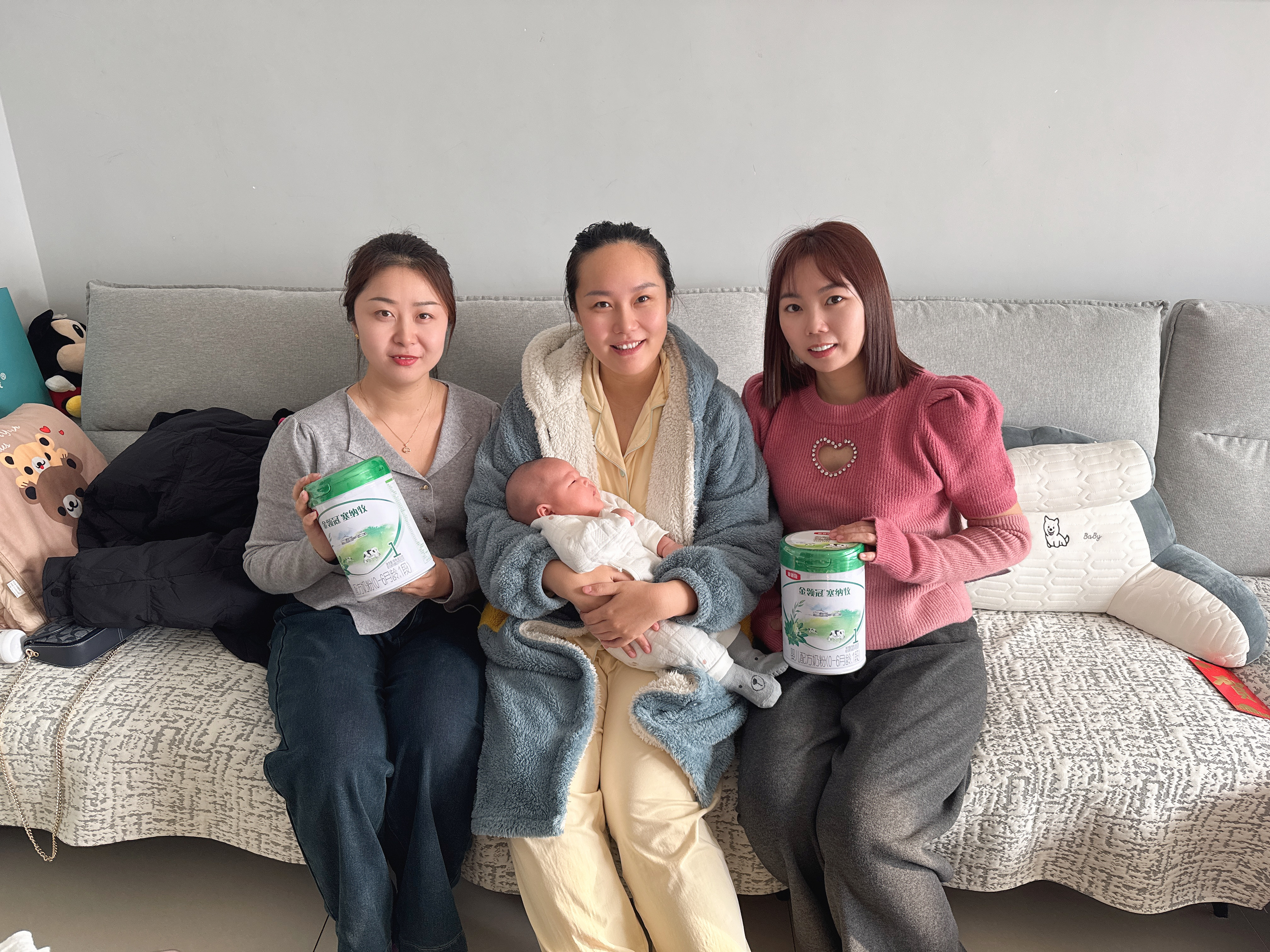 冬日送温暖 关怀显真情——机械电气工程学院温情探望休产假教师