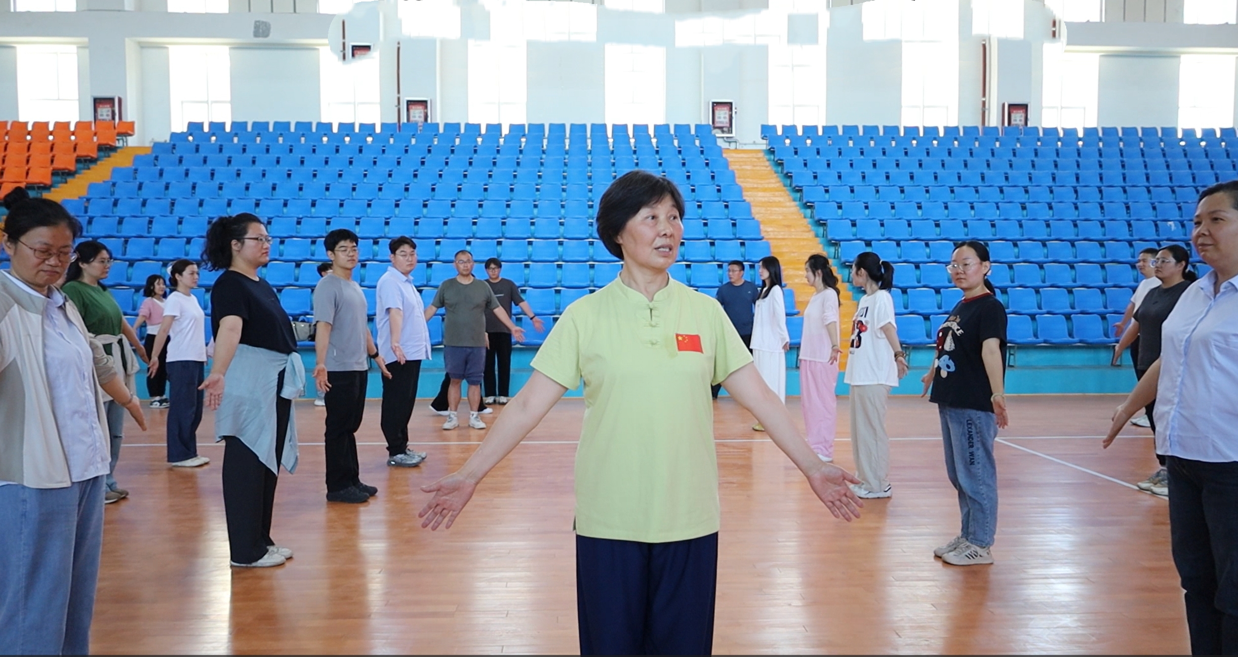 非遗文化润校园 八段锦韵暖师心——Beat365中文官方网站“惠工暖心”工程八段锦培训启动