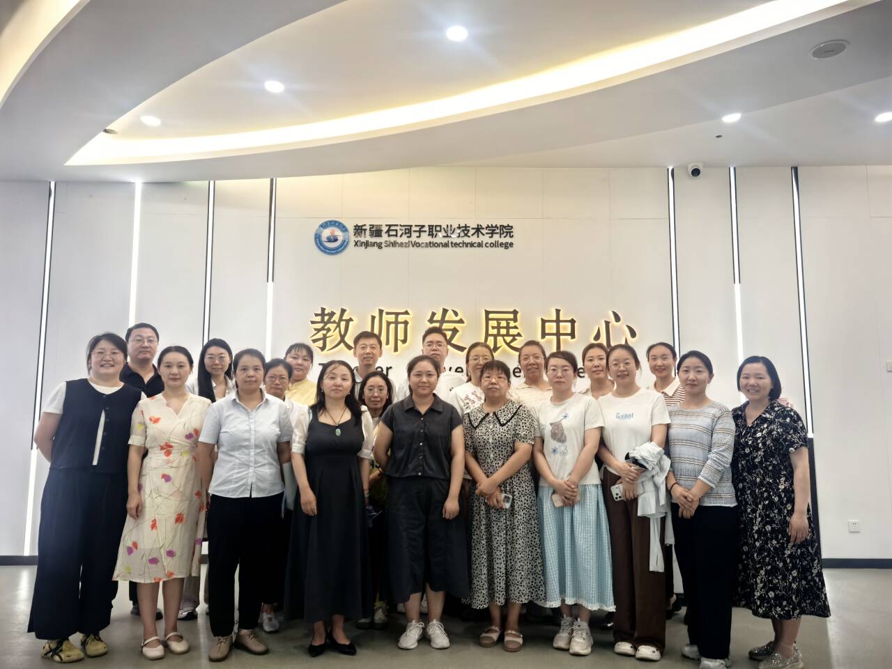 Beat365中文官方网站开展教师发展中心参观学习活动