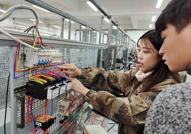 Beat365中文官方网站—机械电气工程分院 开展“兵团中等职业院校技能抽测”培训辅导和考核工作