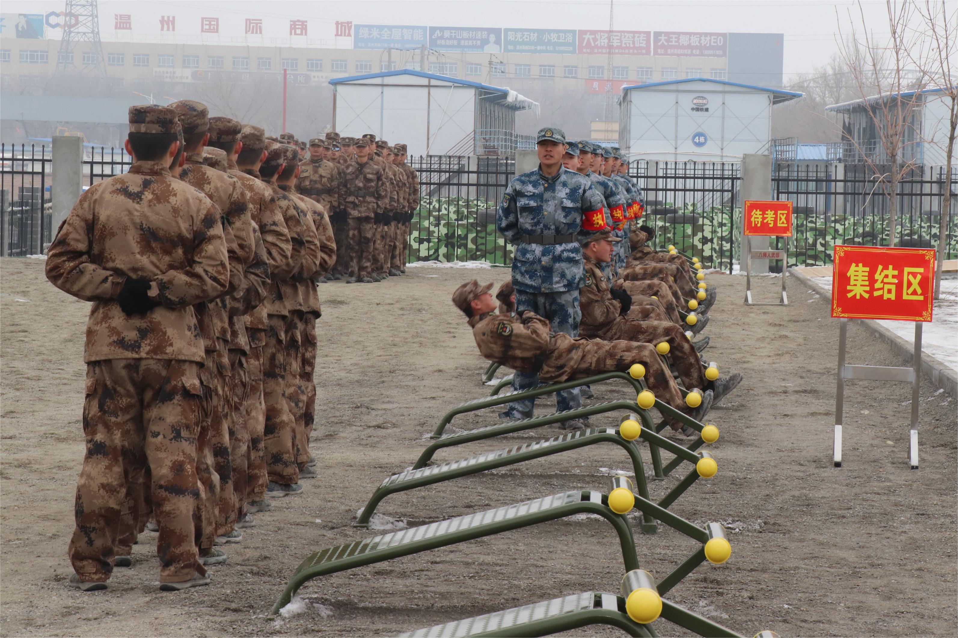 争当时代追“锋”人——机械电气工程学院开展学习雷锋活动