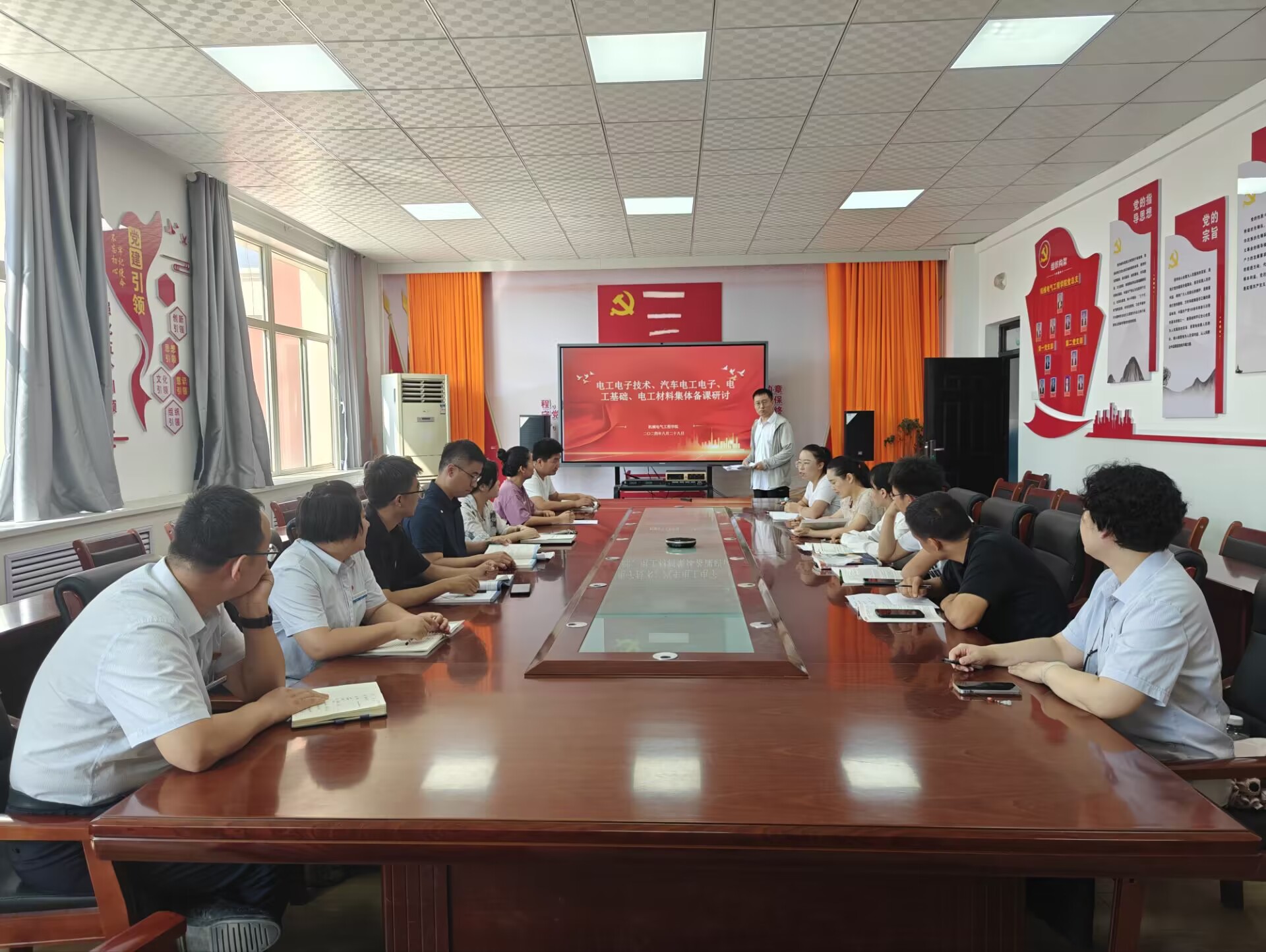 集体备课凝智慧 共同研讨开新篇——机械电气工程学院开展新学期集体备课教研活动