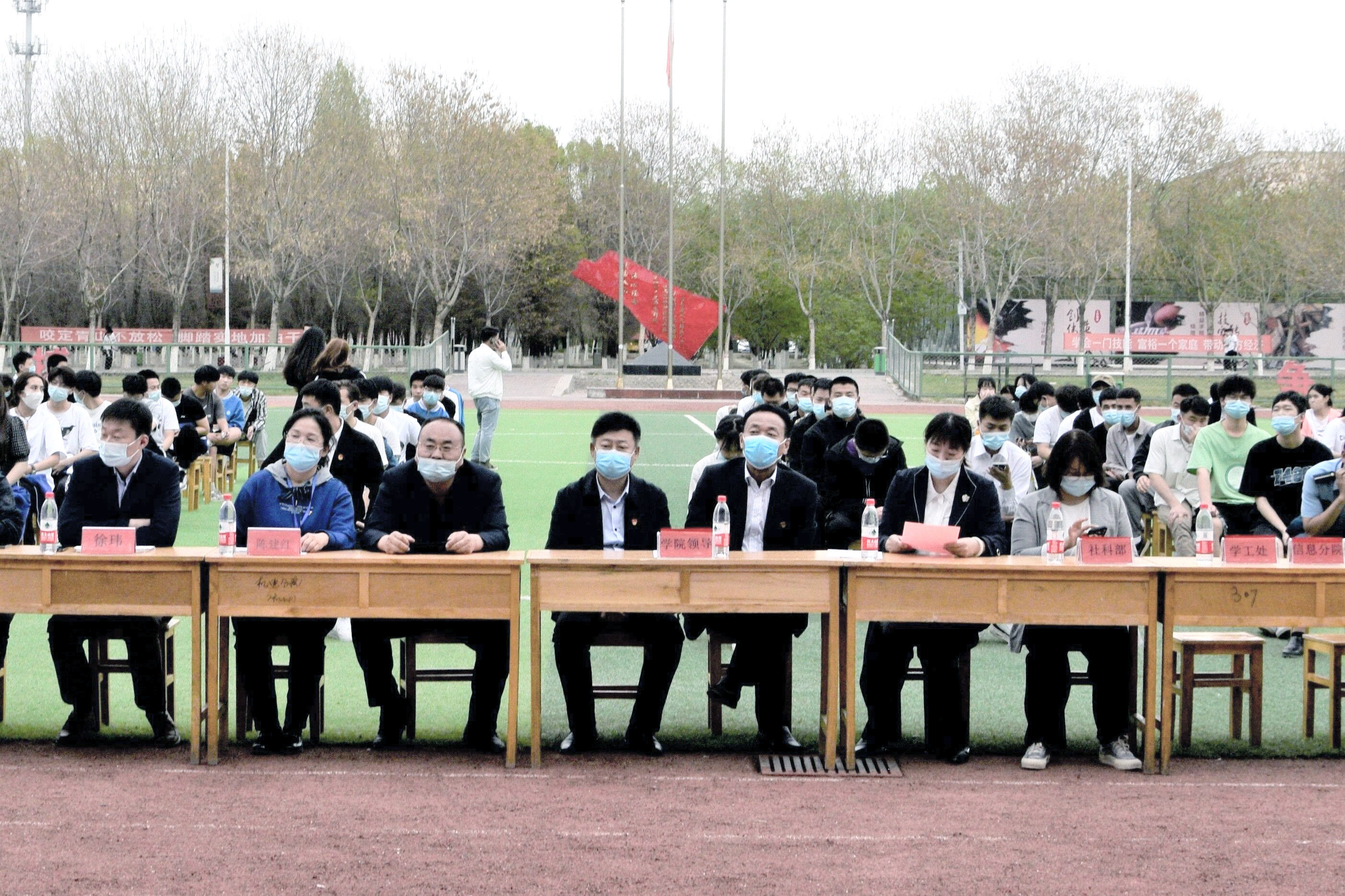 简自我风采 历职场未来—机械电气工程分院校企联合举办大学生简历大赛