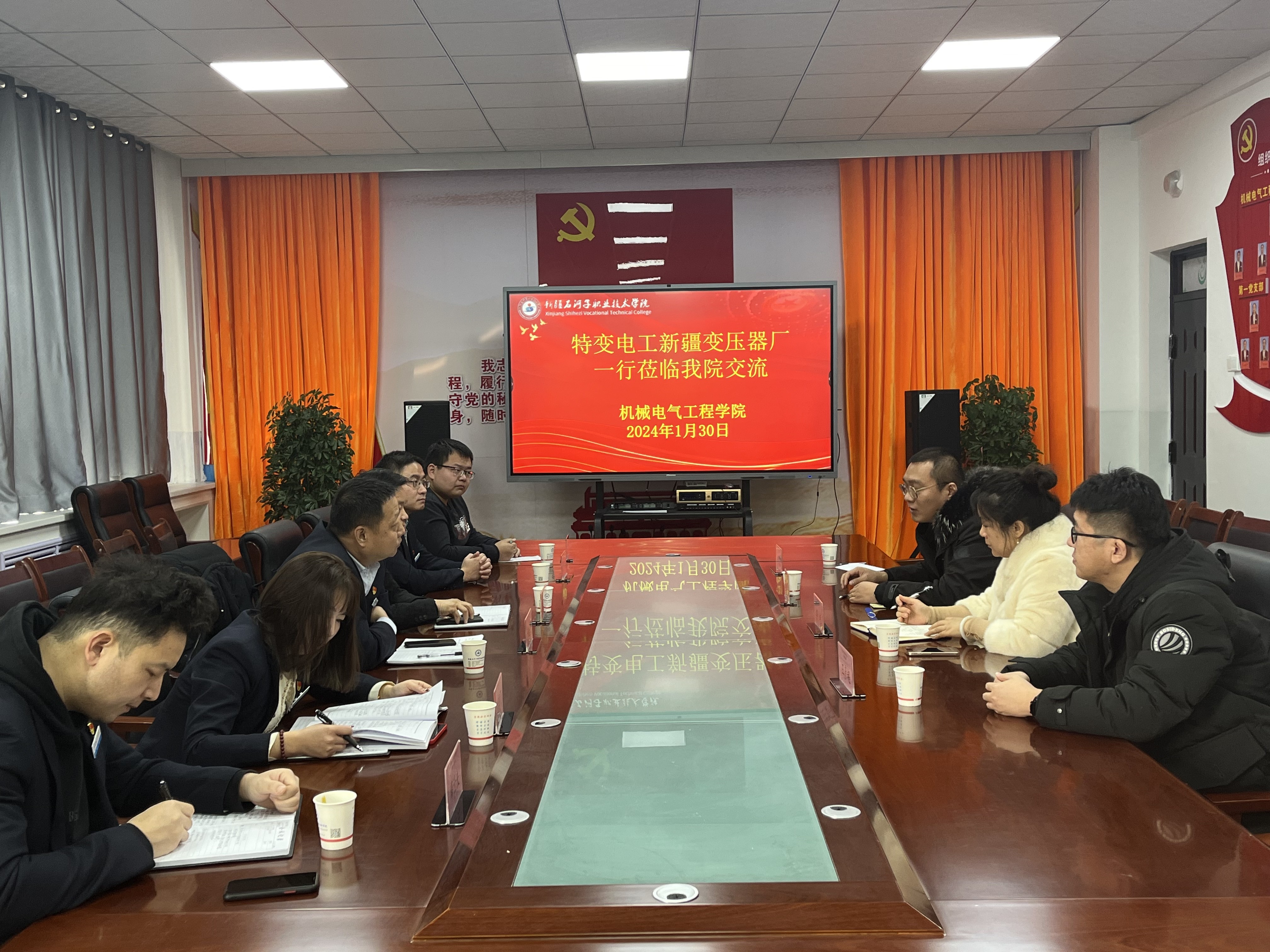 特变电工股份有限公司新疆变压器厂与机械电气工程学院开展深化校企合作产教融合交流活动