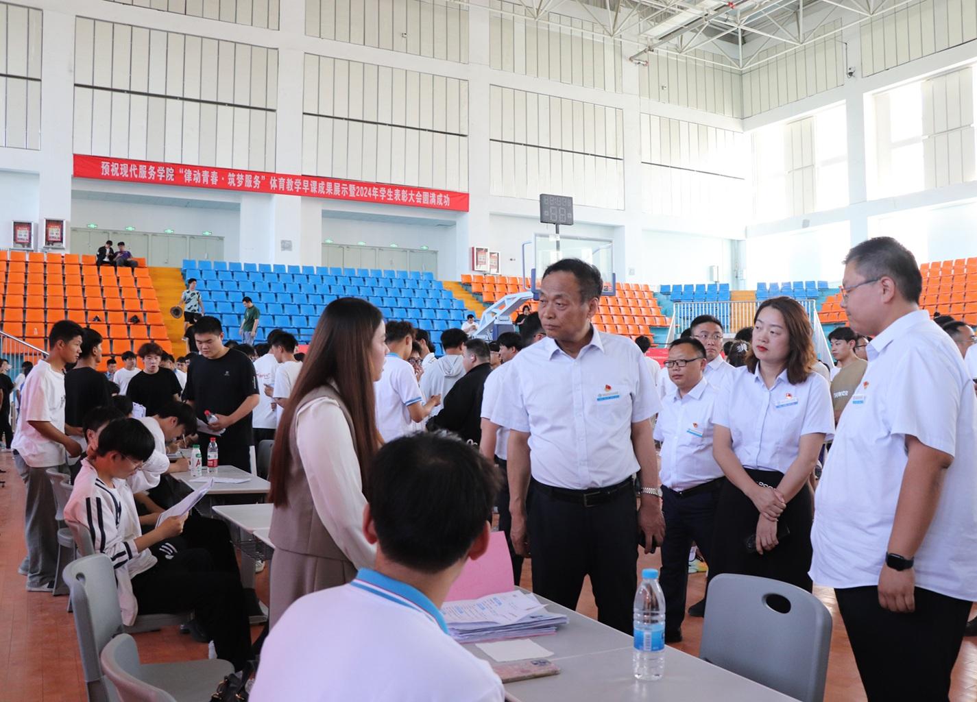 【2025职业教育活动周系列活动】打造产教融合新标杆 Beat365中文官方网站构建“三维赋能”高质量就业生态圈