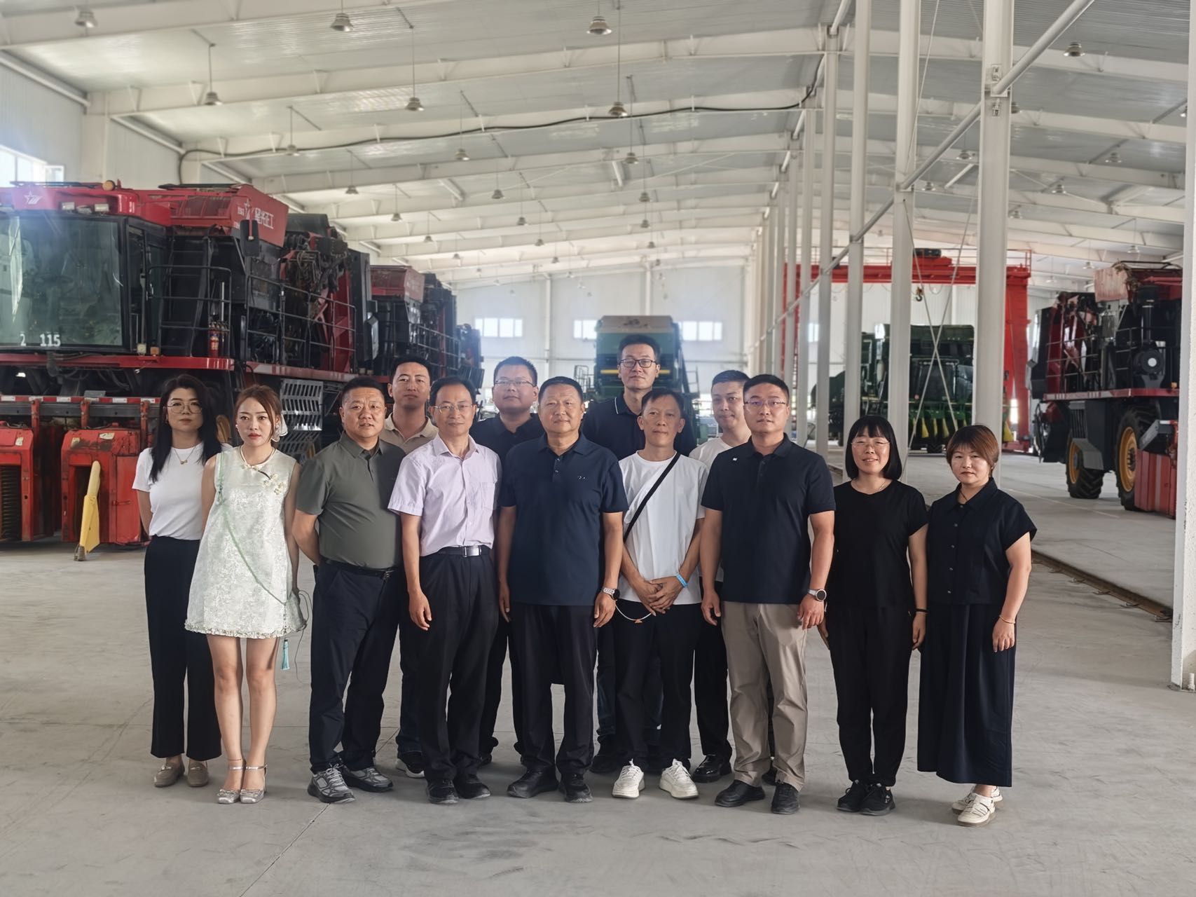 机械电气工程学院专业教师团队赴新疆鼎鸿鼎农农机服务有限公司开展产教融合专题调研