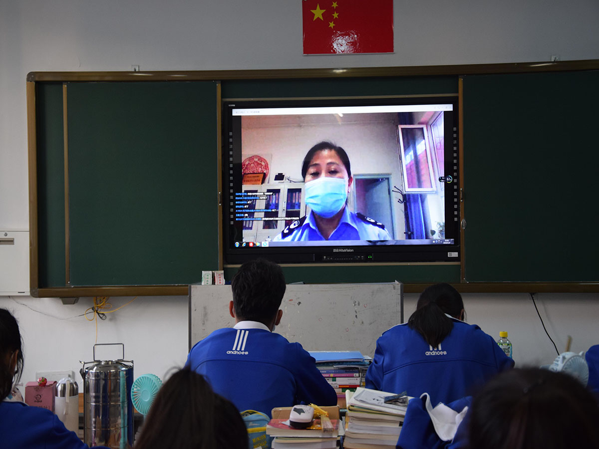 轻纺化工分院观看法制宣讲