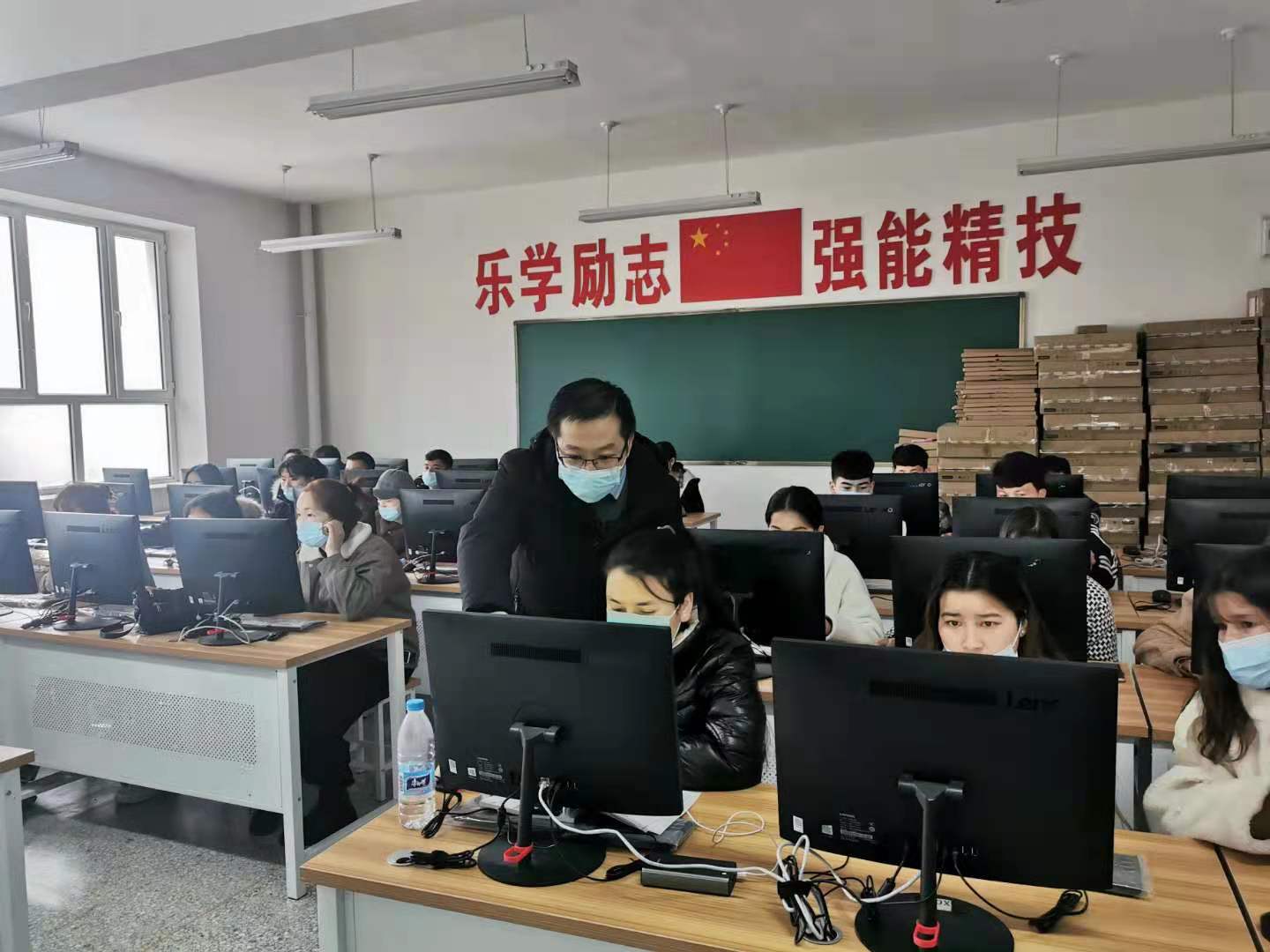 提高计算机操作技能，培养新时代信息技术过硬的大学生