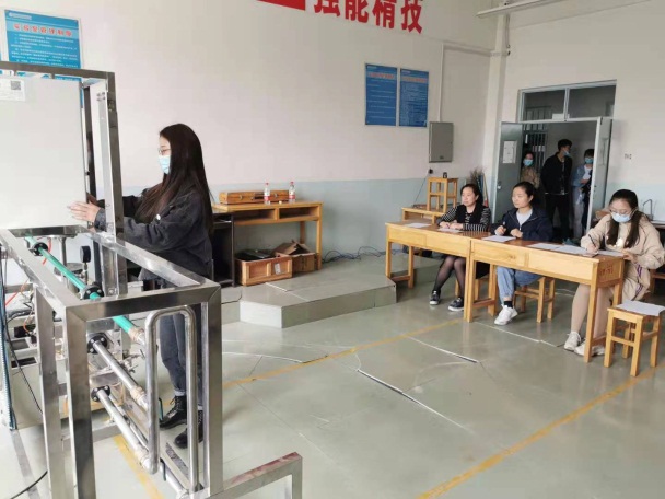 轻纺化工分院组织开展食品、化工专业技能鉴定考试