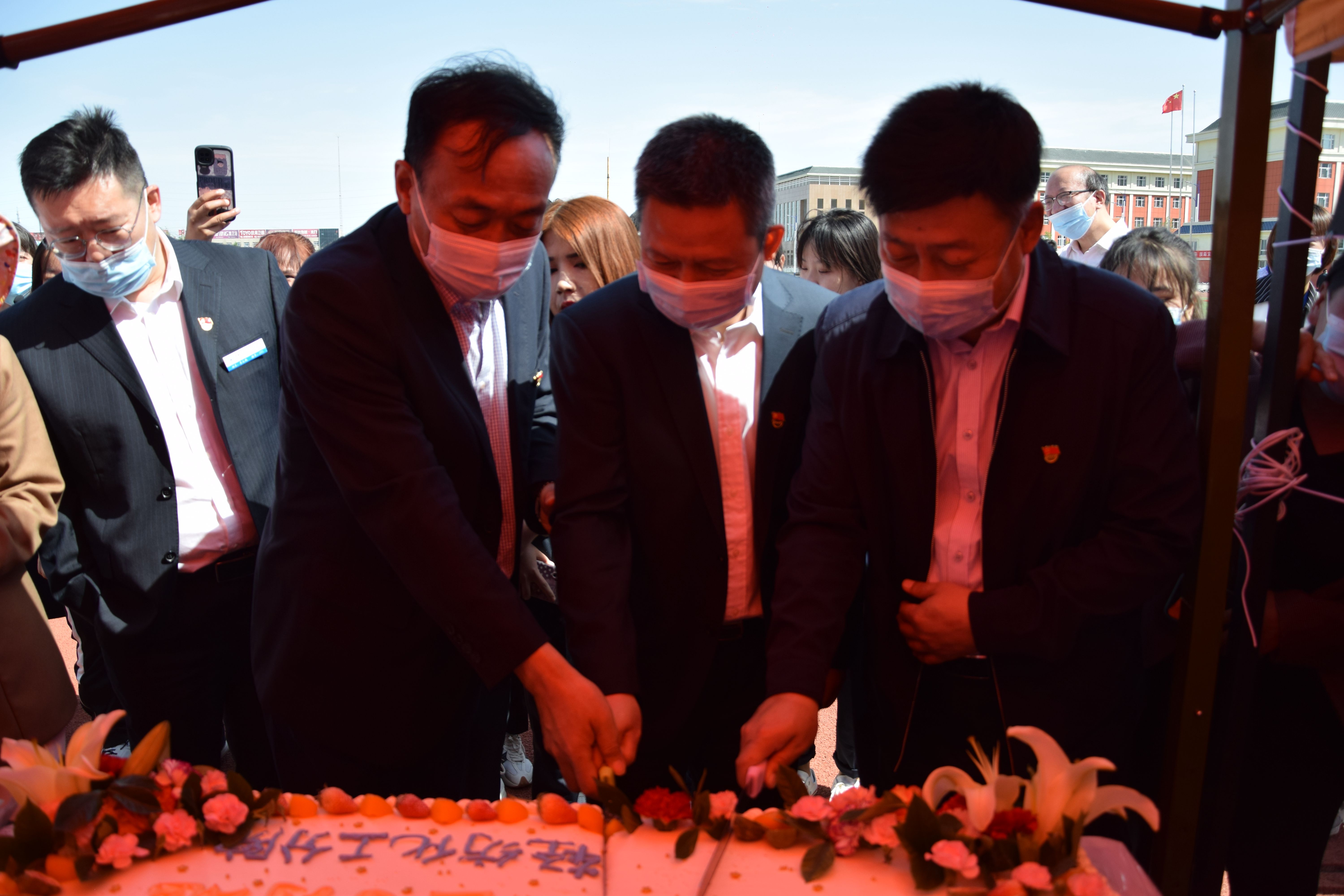 2022年职业教育活动周系列之:轻纺化工分院“爱心甜点”助力学院2022年职业教育活动周