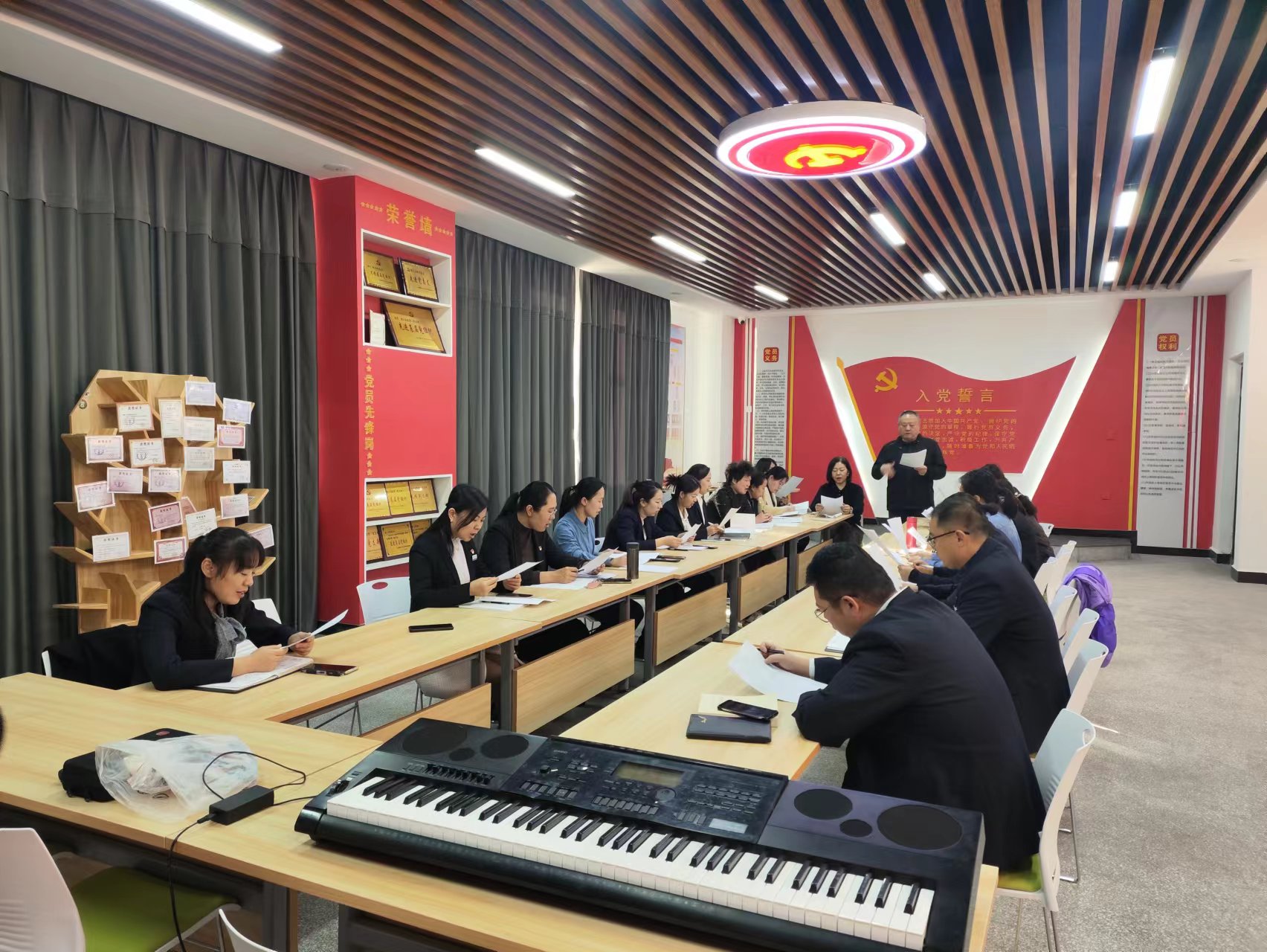 轻纺化工分院组织开展“学唱石职之歌 感受兵团文化”主题活动