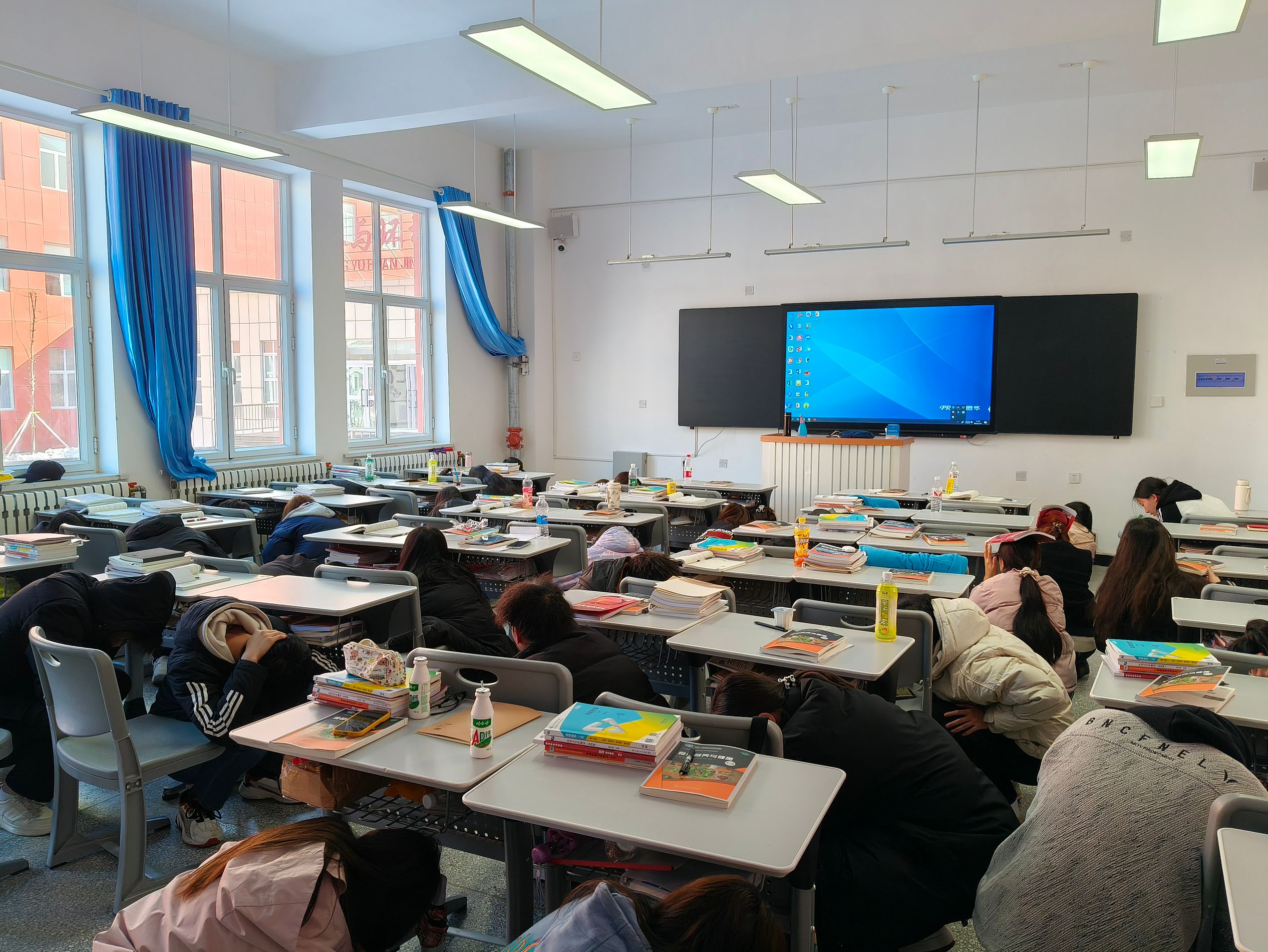 以练为战 防患未然——食品工程(化工与环境工程)学院开展防震应急疏散演练