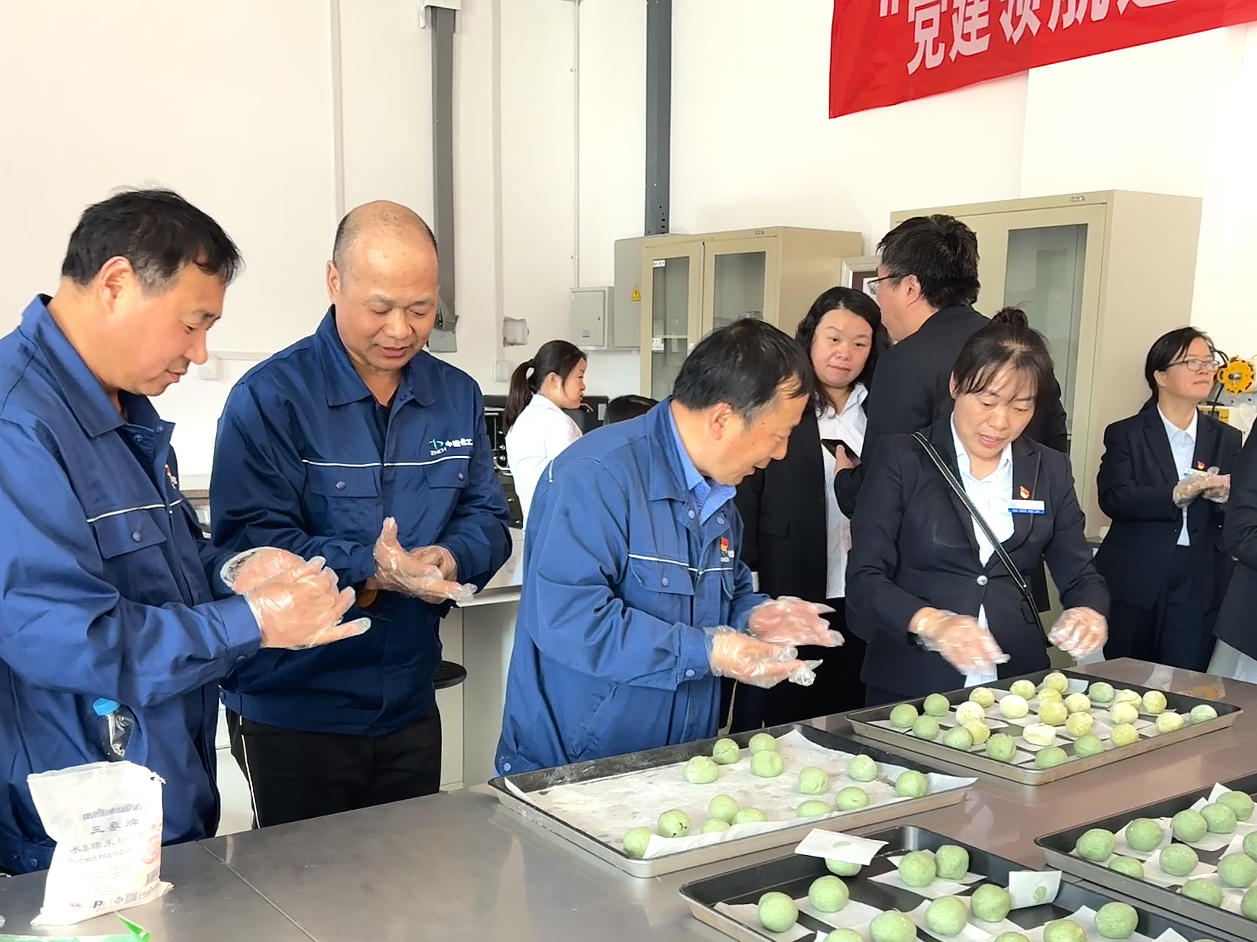 校企党建联建祭英烈 红色基因共传承——食品工程学院与新疆中能万源化工开展党建联建活动