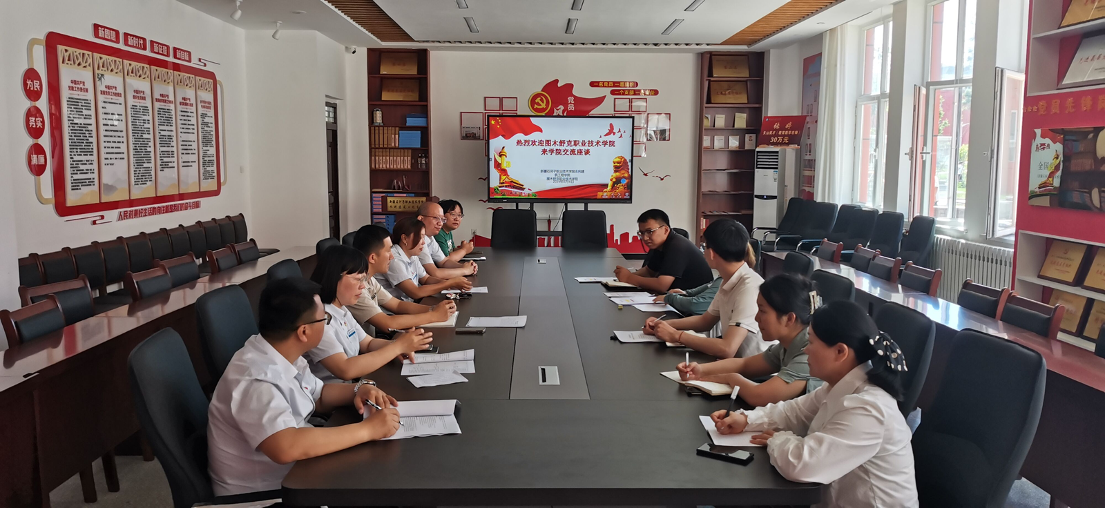 图木舒克职业技术学院莅临水利建筑工程学院开展设施农业与装备专业建设交流座谈