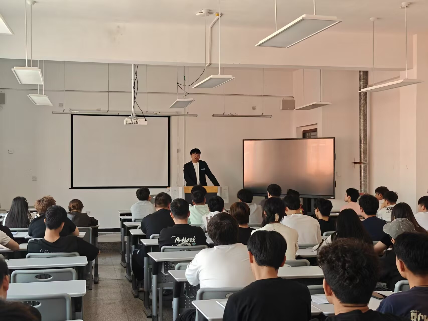 水利建筑工程学院开展岗位实习动员大会