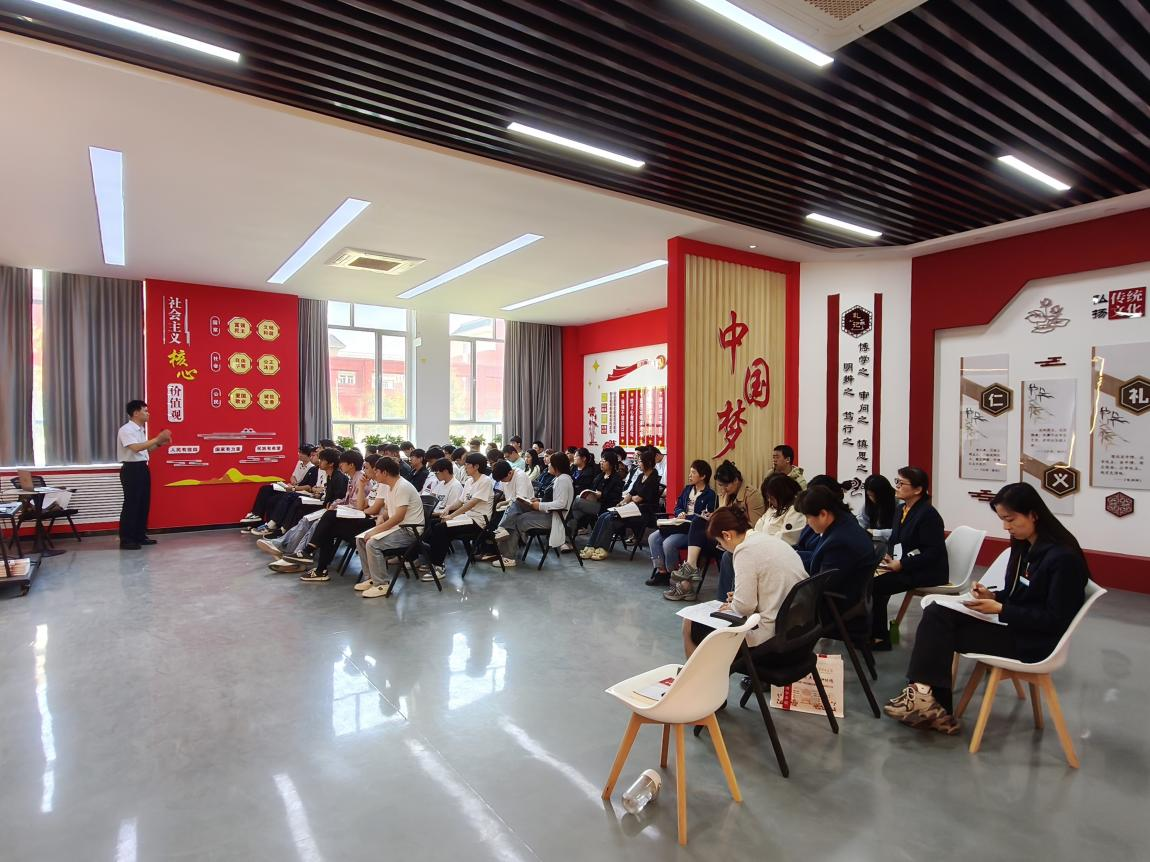 马克思主义学院公开课有序开展