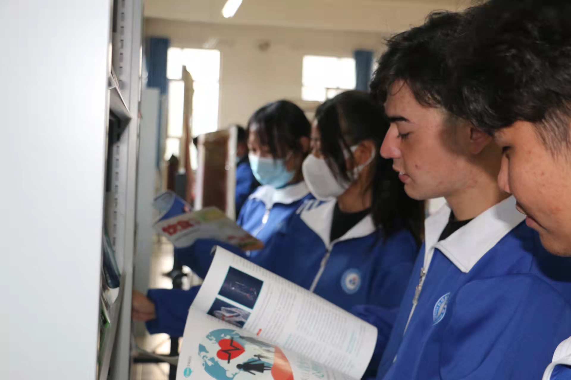 图书馆国庆期间开展“新学期·新启航”暨劳动教育系列活动