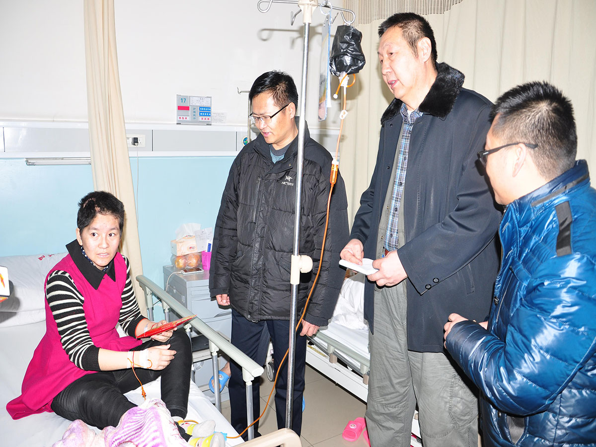 车祸无情 人间有爱 —学院师生爱心救助网络141班马翠婷同学