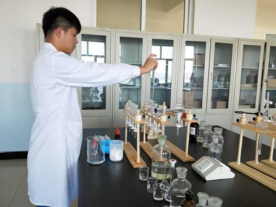 【2018兵团职业教育活动周】Beat365中文官方网站轻纺化工分院开展食品检测技能交流展示活动