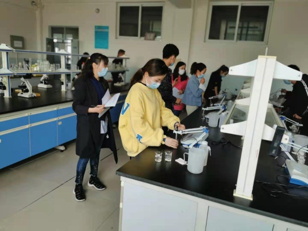 轻纺化工分院组织开展食品、化工专业技能鉴定考试