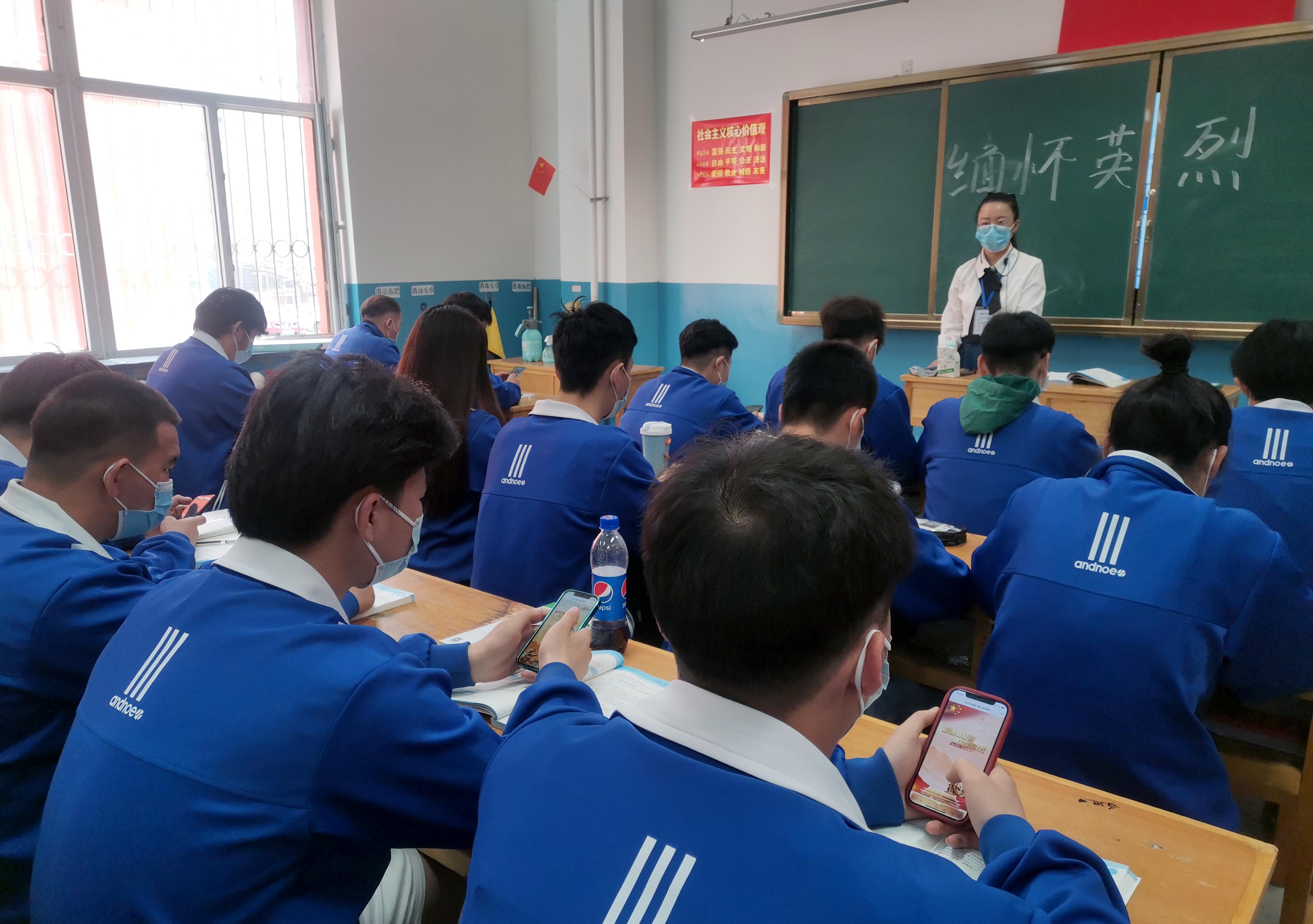 机械电气工程分院组织开展清明节“2022·奋进·网上祭英烈”主题活动