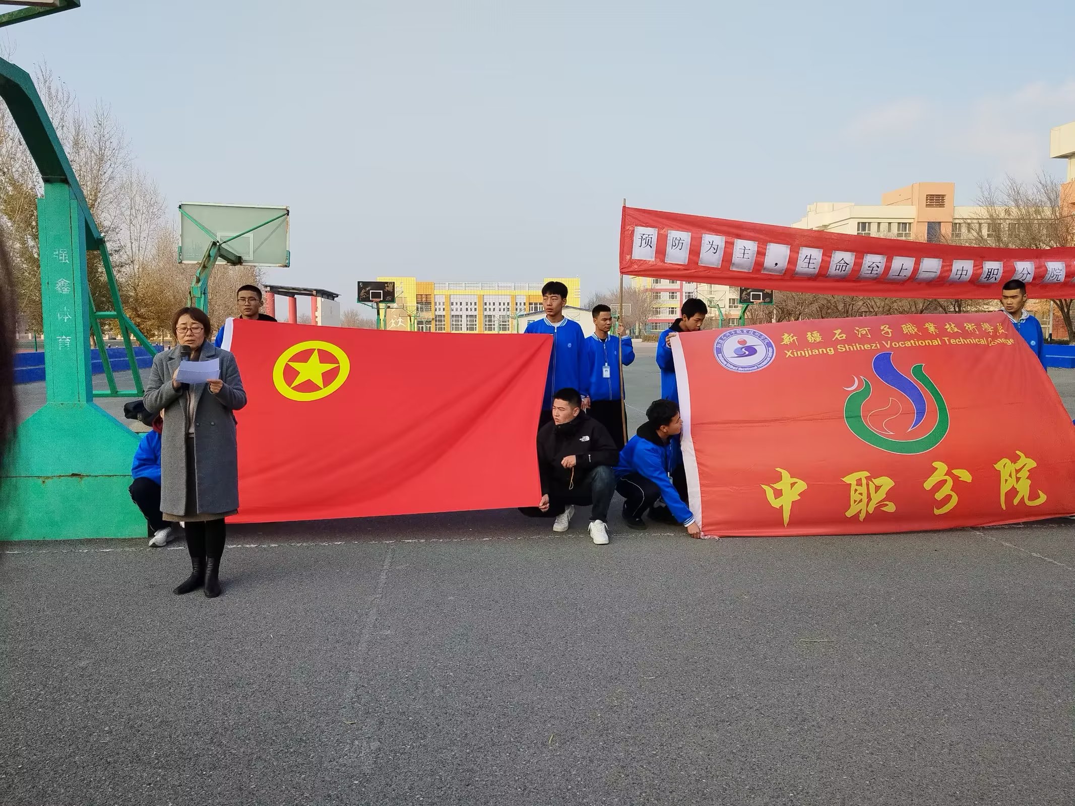 预防为主 生命至上——公共基础学院开展防震应急疏散安全 演练活动