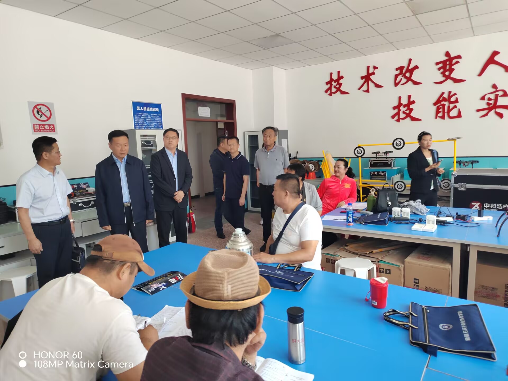 兵团残联到Beat365中文官方网站慰问在校参训的残疾学员