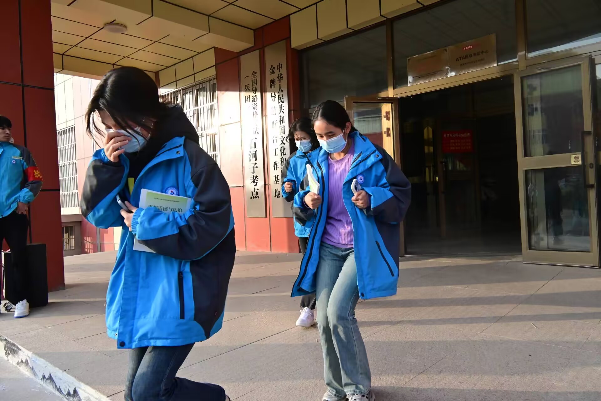 全民消防 生命至上——现代服务学院开展火灾逃生疏散演练