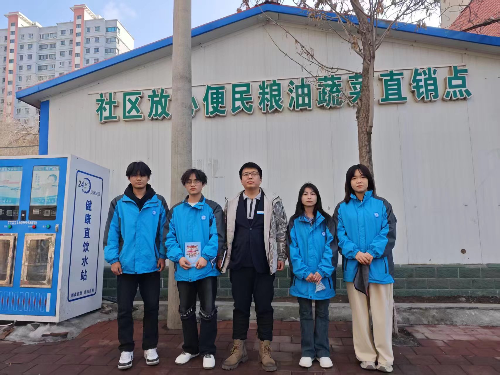 青春志愿行 温暖居民心——数字商贸学院组织开展“学雷锋”主题志愿服务活动