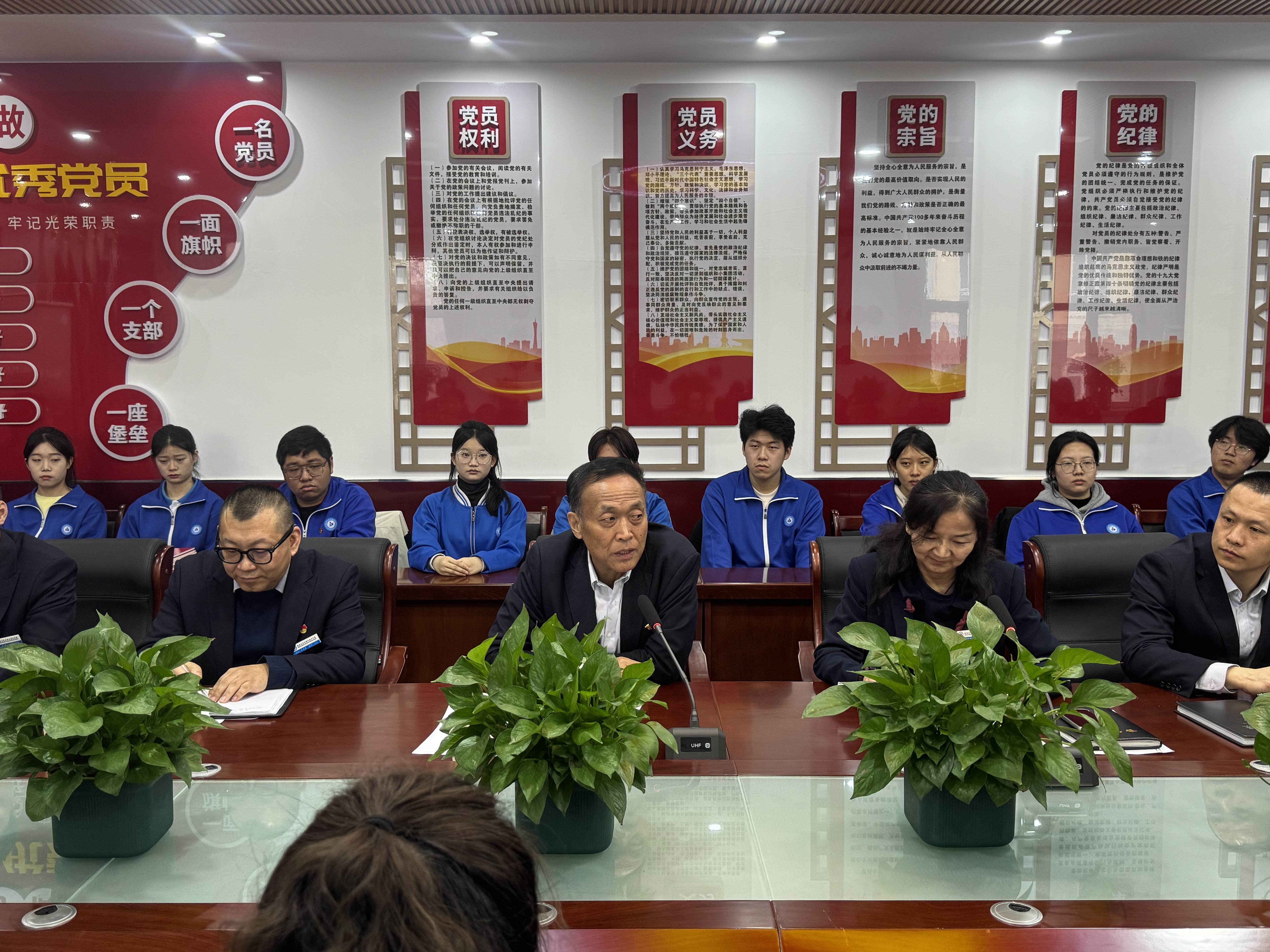 技能铸就未来 匠心培育英才——信息与通信工程学院举行2025年新疆职业院校技能大赛参赛师生表彰大会