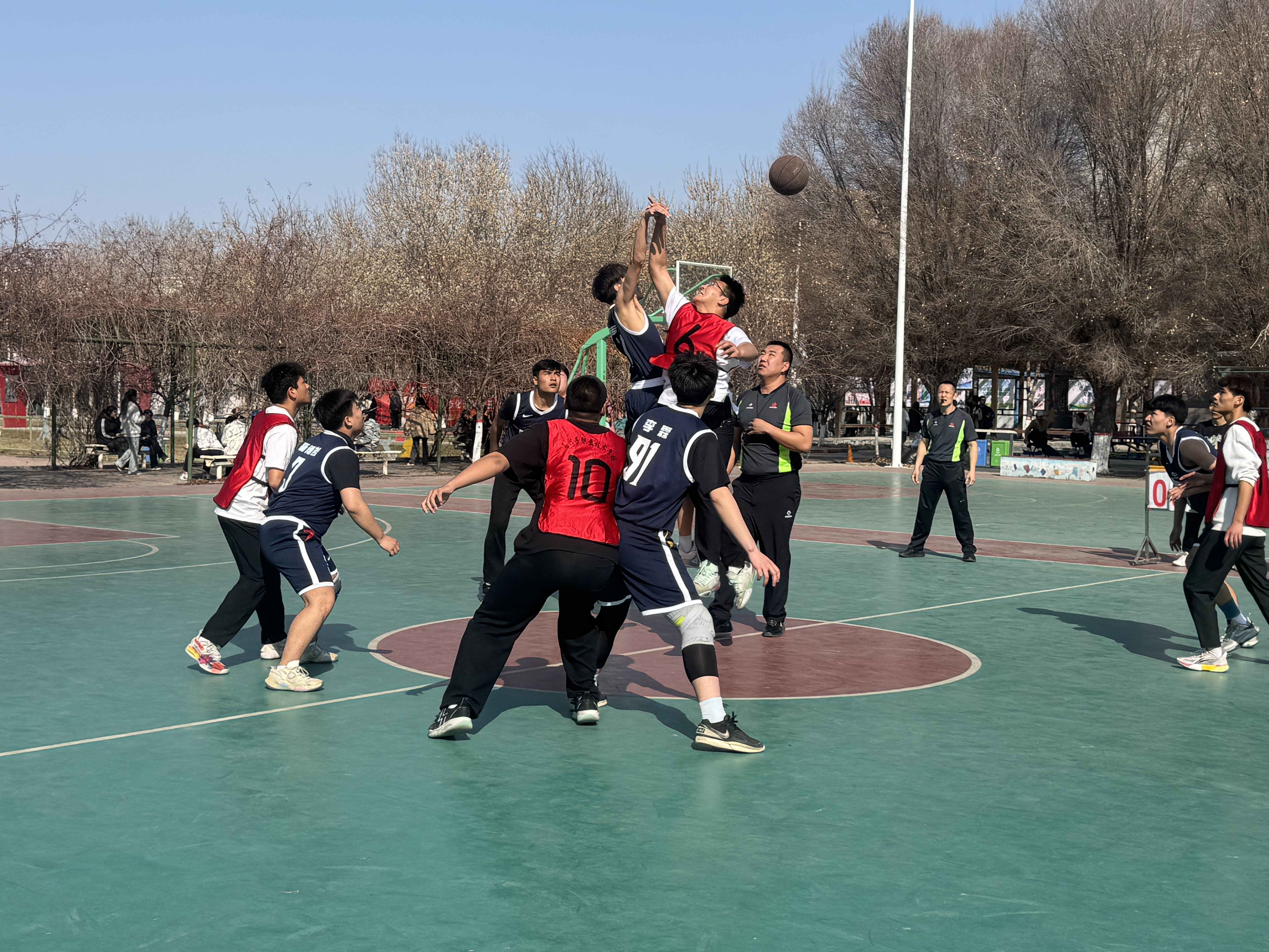 信息与通信工程学院篮球队勇夺校篮球赛冠军