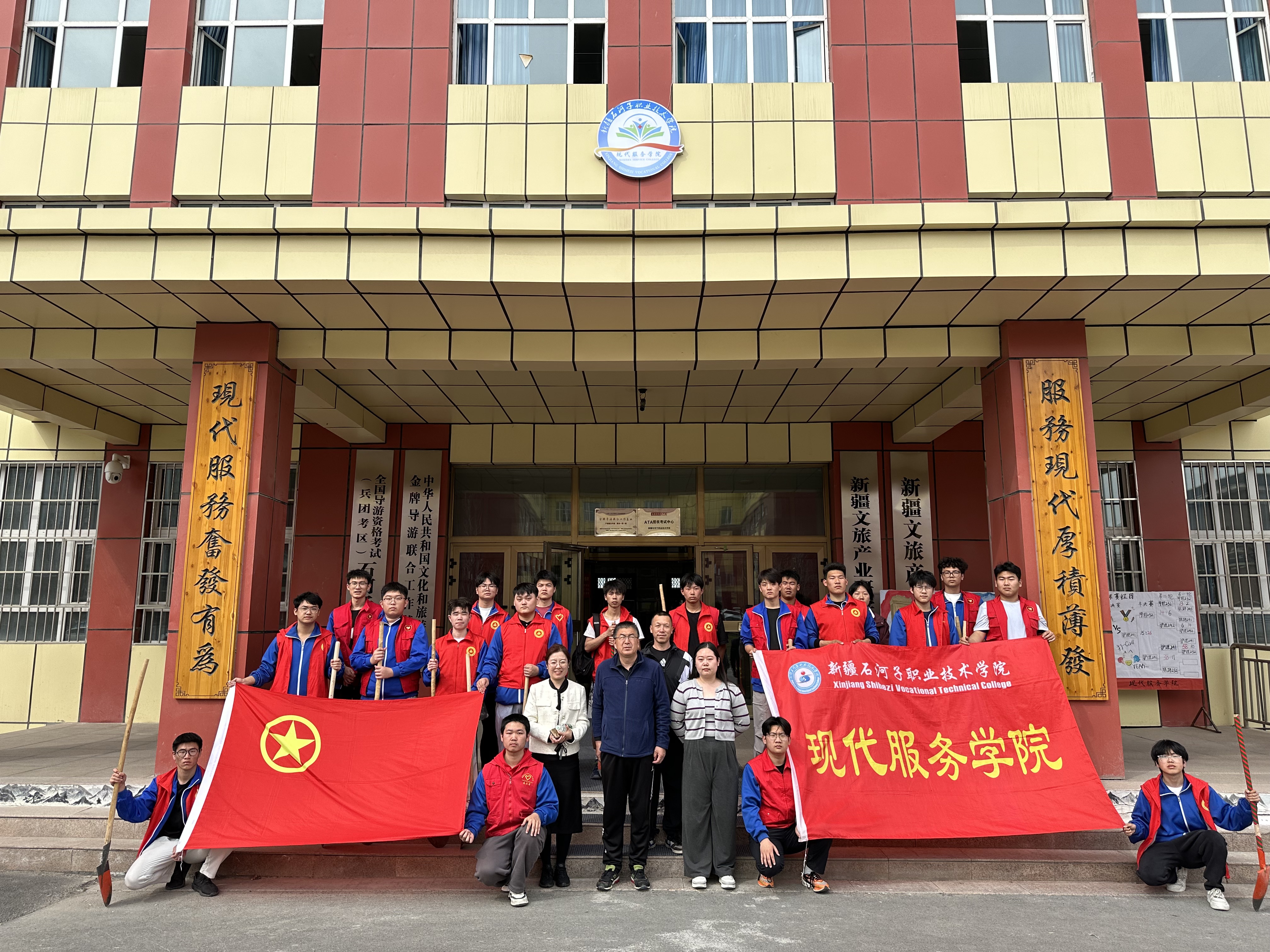 劳动育人显实效 青春汗水润银龄——现代服务学院劳动实践课走进银龄长者公寓