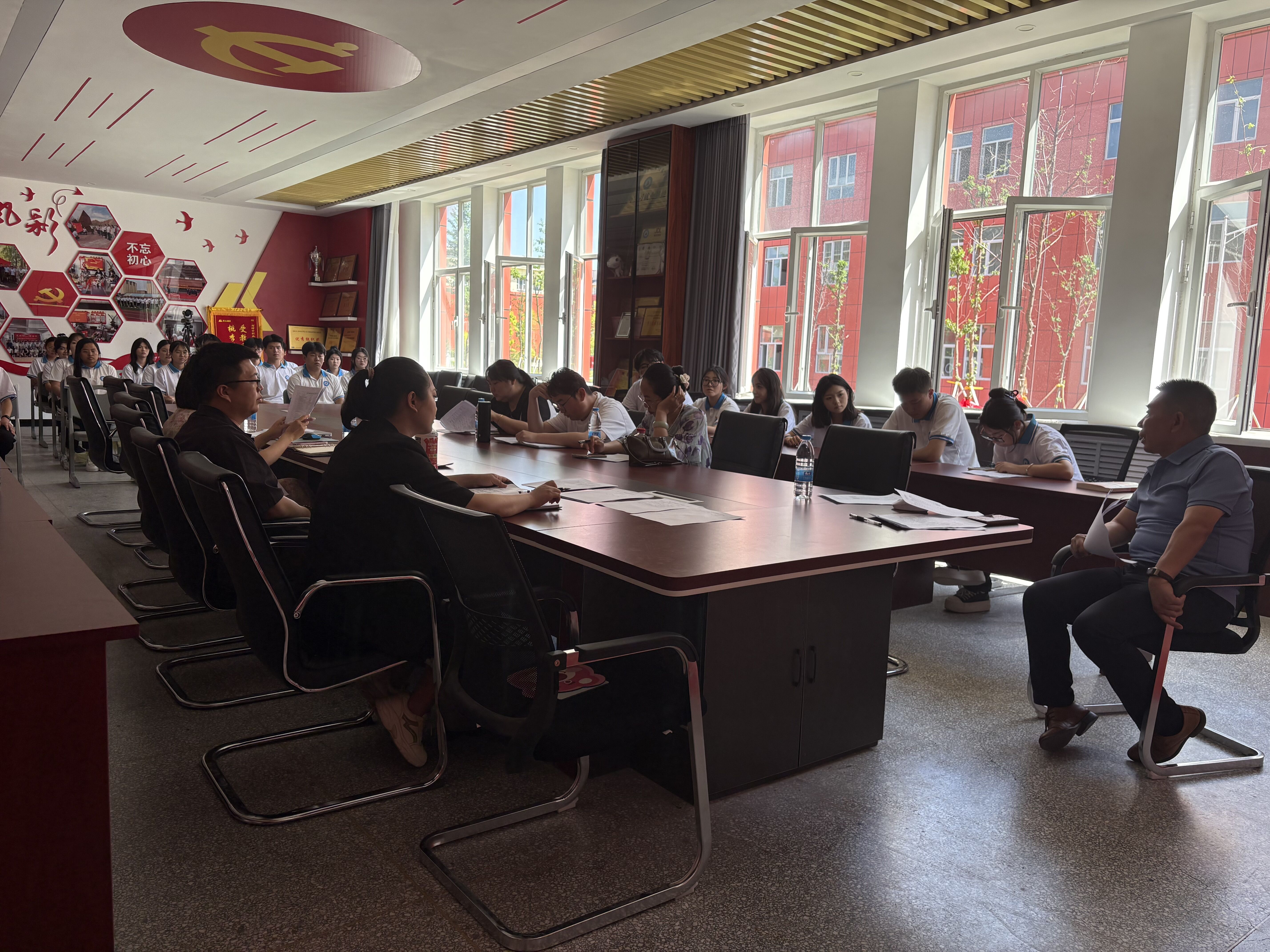 在实践中感悟思想 在行走中汲取力量——数字商贸学院成功举办“行走的思政课”分享会