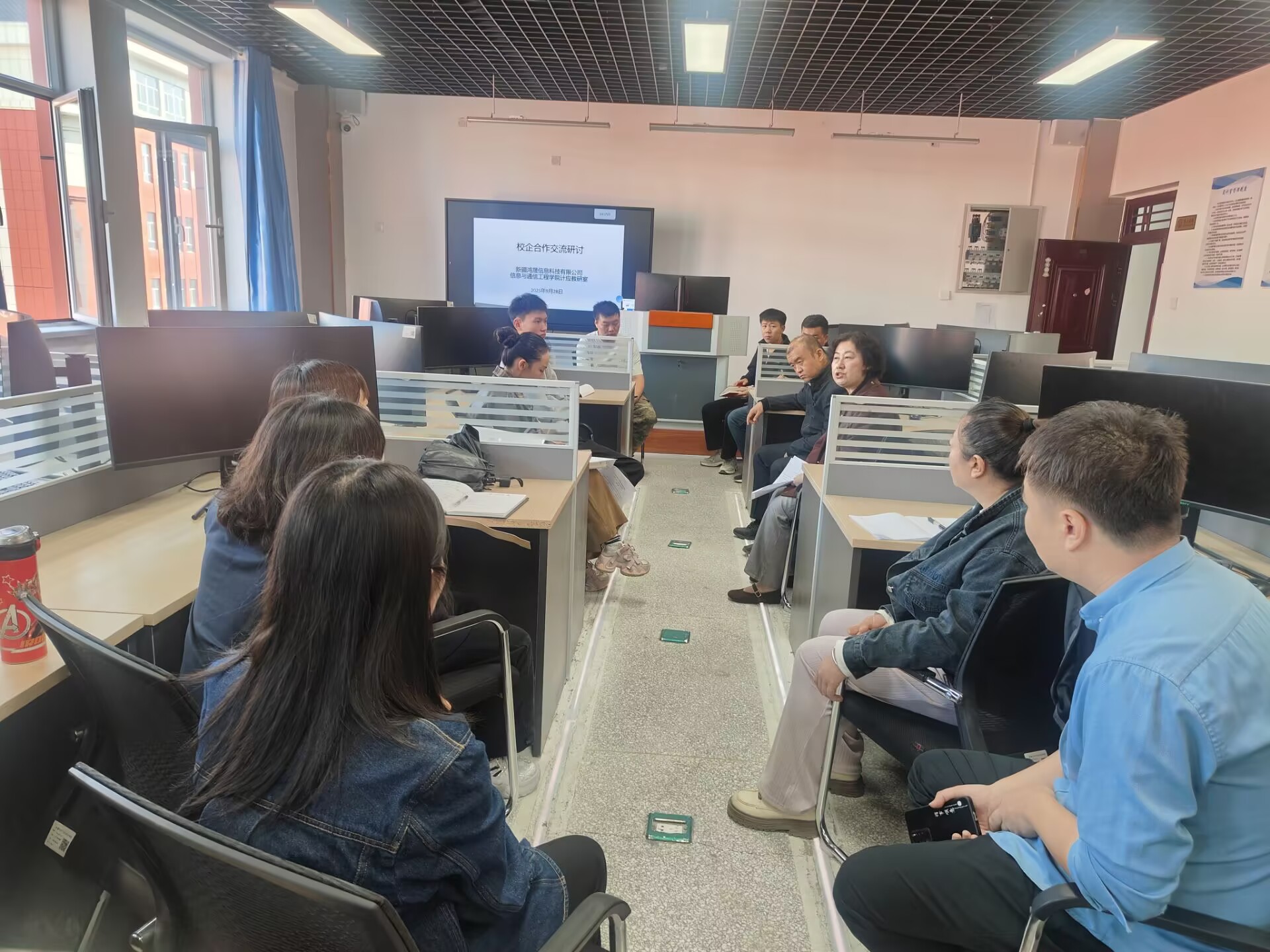 引企入校促教学 项目驱动育人才——信息与通信工程学院召开“三教改革”专题研讨会