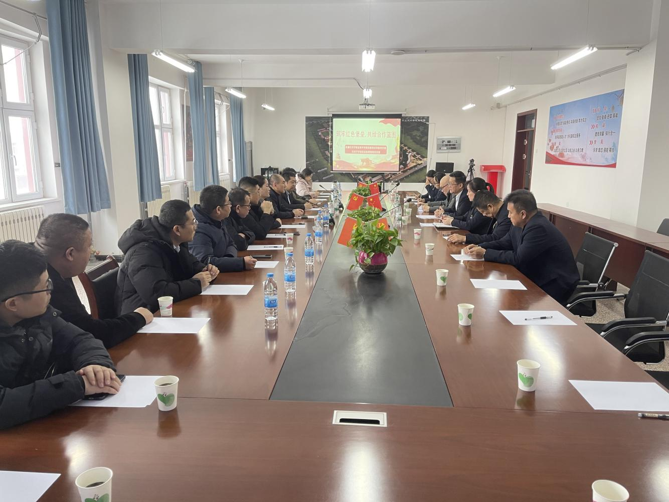 技能培训学院党支部与石河子开发区应急管理局党支部开展党建联建活动