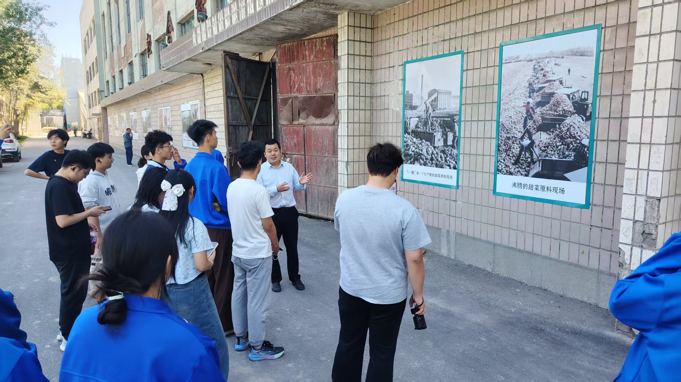 现代服务学院“行走的思政课”走进八一糖厂文创街区