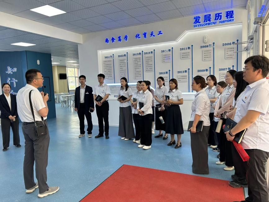 【2026行走的思政课】马克思主义学院开展“行走的思政课”之“实训室的思政课”教研活动
