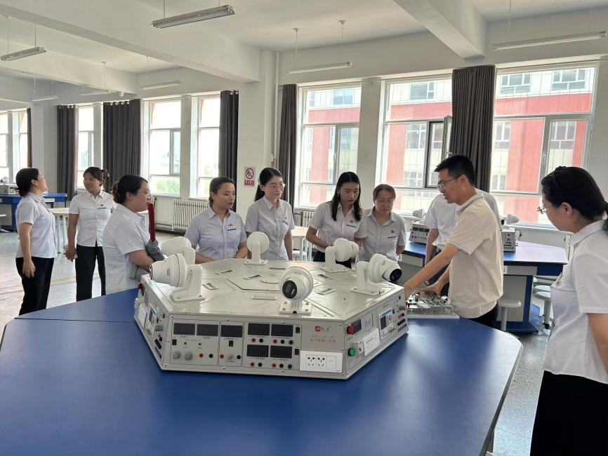 【2026年行走的思政课】思政赋能匠心 实践点亮课堂——马克思主义学院开展“行走的思政课”教研活动