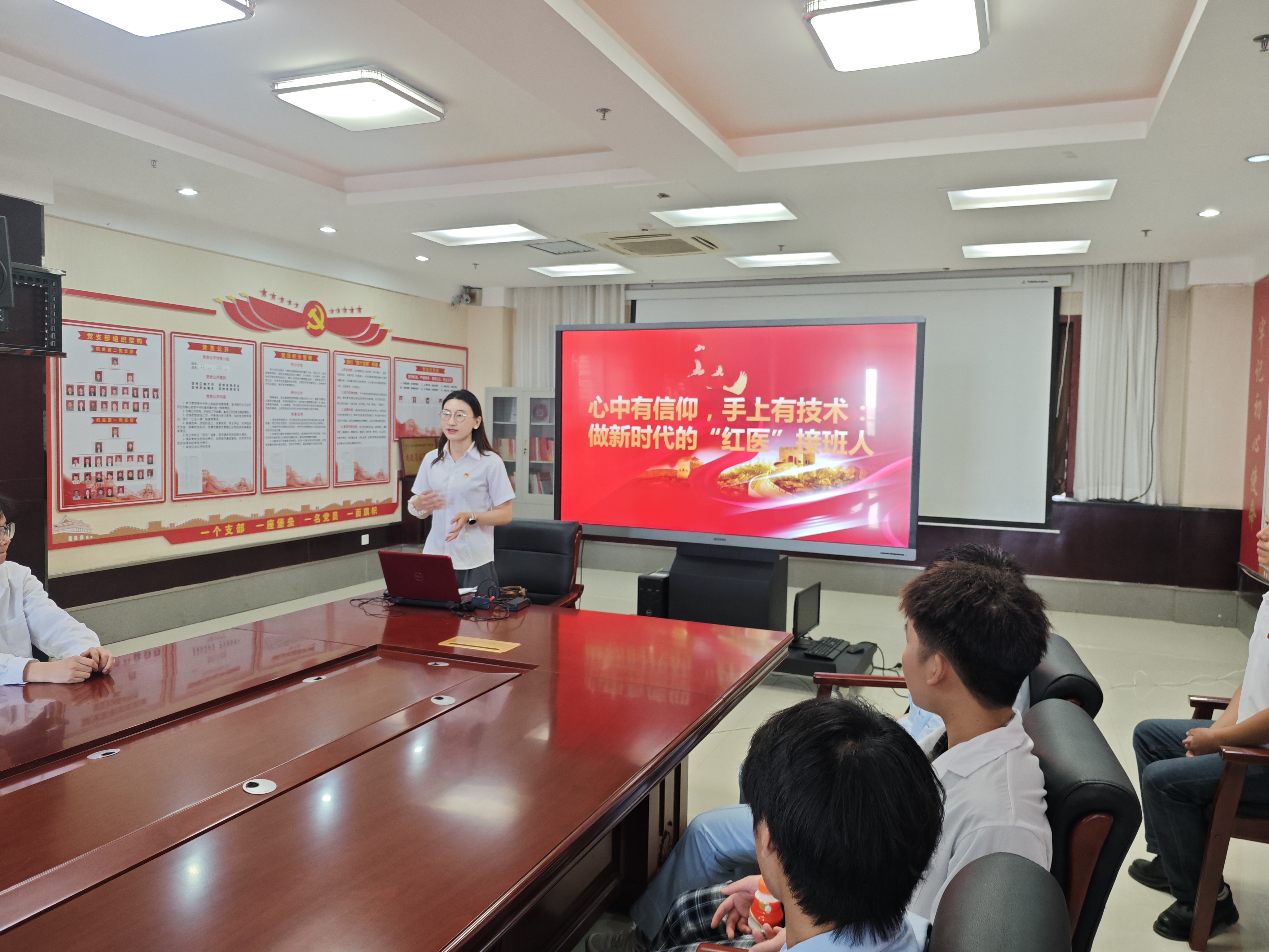 现代服务学院开展思政课进企业实践活动